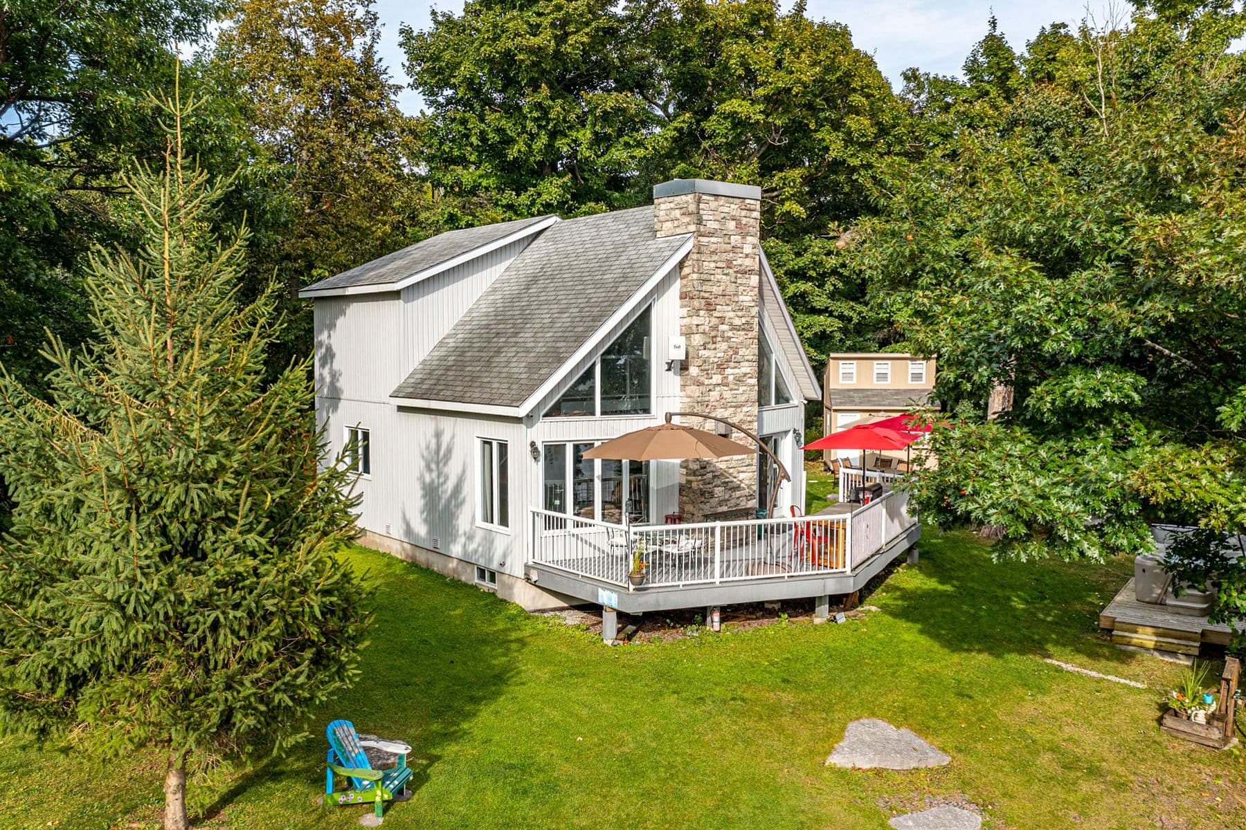 1 & 2 Ivy Lane, Orillia, ON L3V 6H1