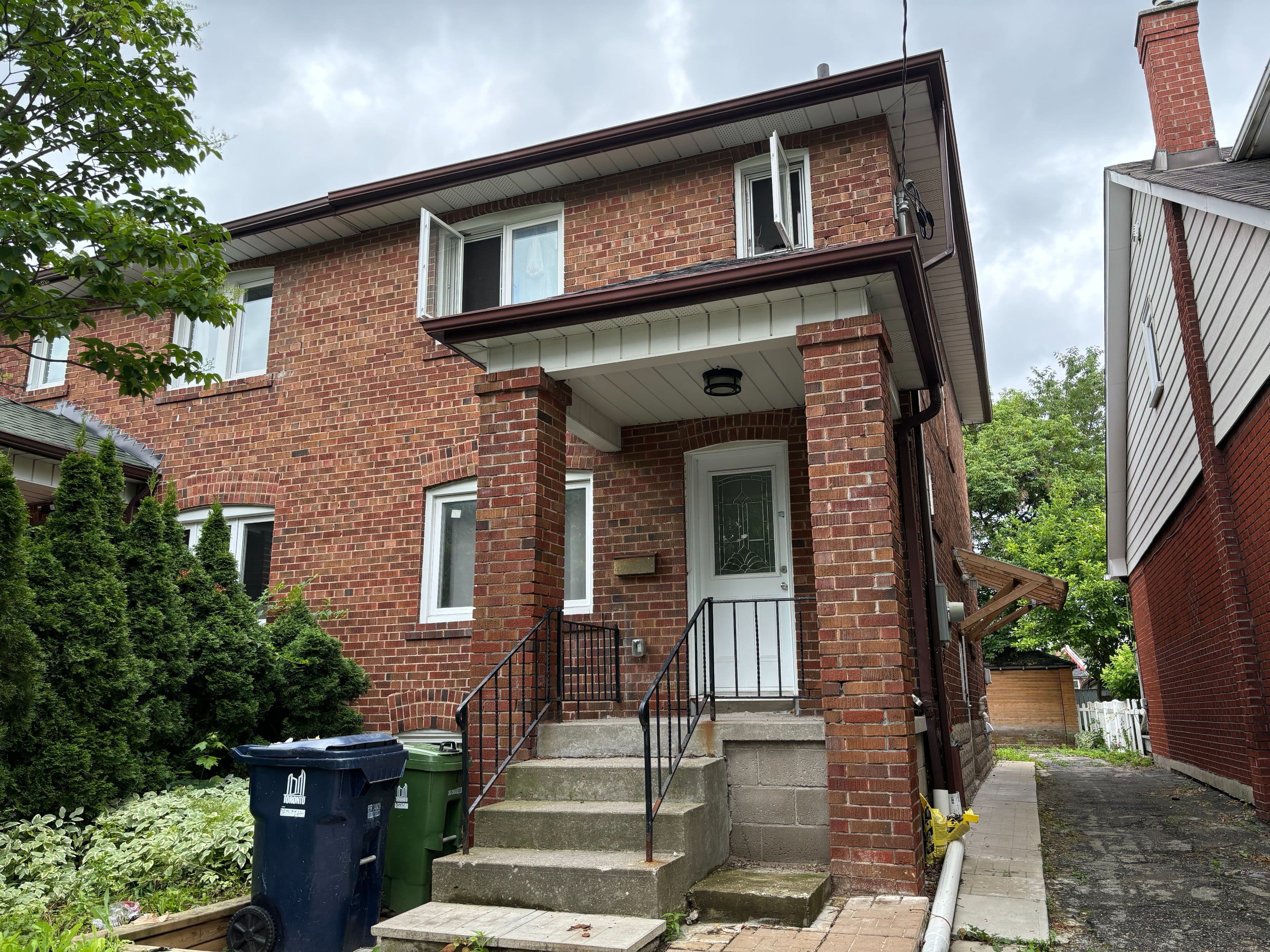 143 Belgravia Avenue Main, Toronto W04, ON M6E 2M6