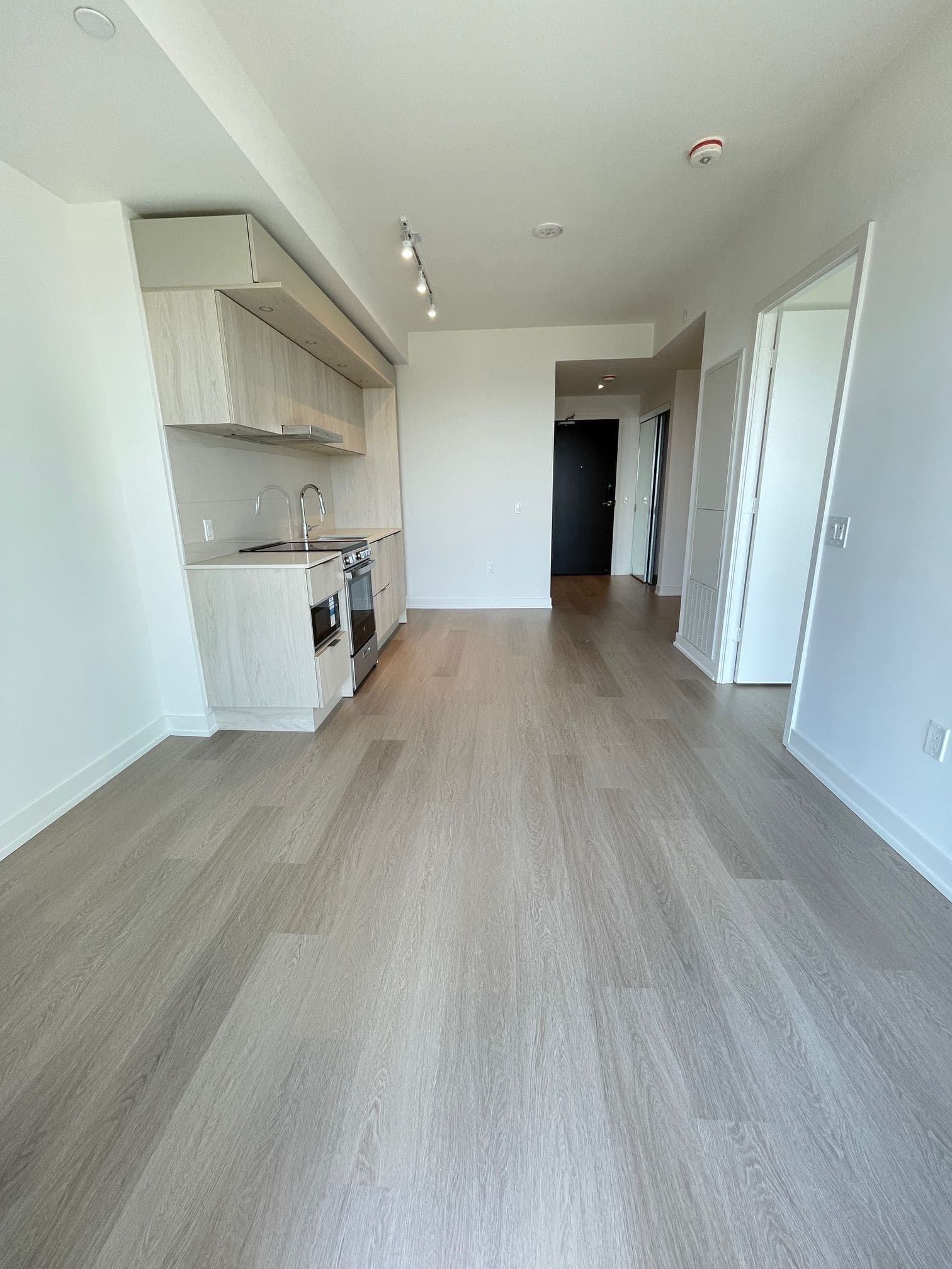 448 Burnhamthorpe Road 417, Mississauga, ON L5B 4A4