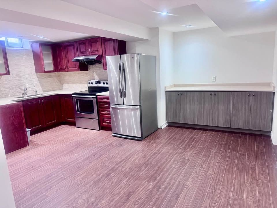 83 Berwick ( basement ) Crescent, Richmond Hill, ON L4C 0B7