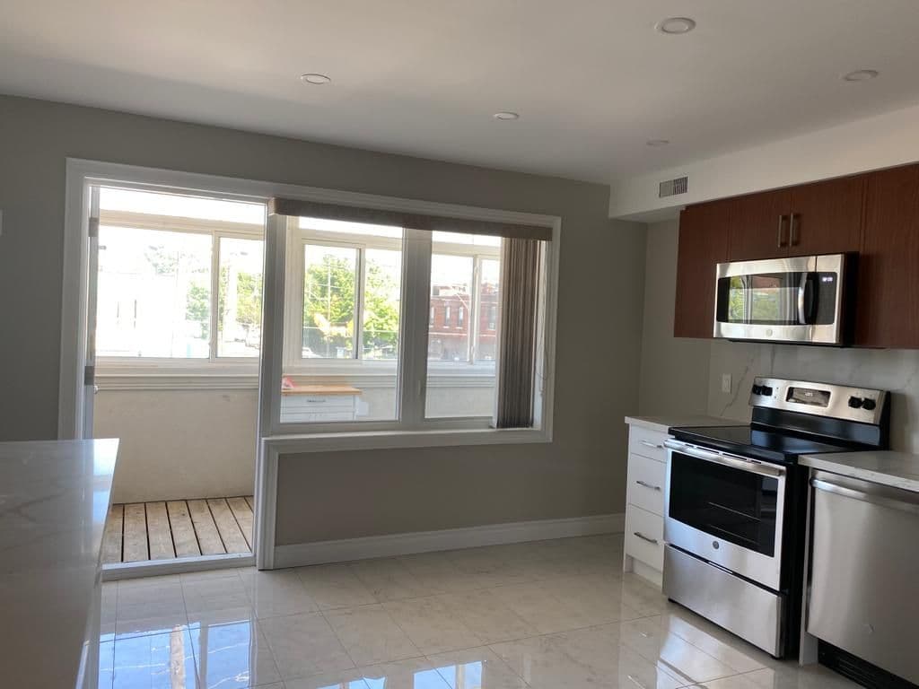 1543 Dupont Street 1, Toronto W02, ON M6P 3S5