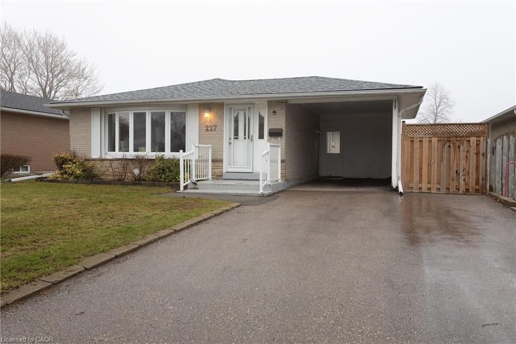 227 Hazelglen Drive, Kitchener, ON N2M 2E6