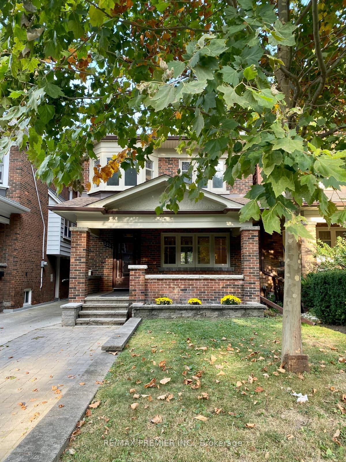 325 Willard Avenue Lower, Toronto W02, ON M6S 3R1