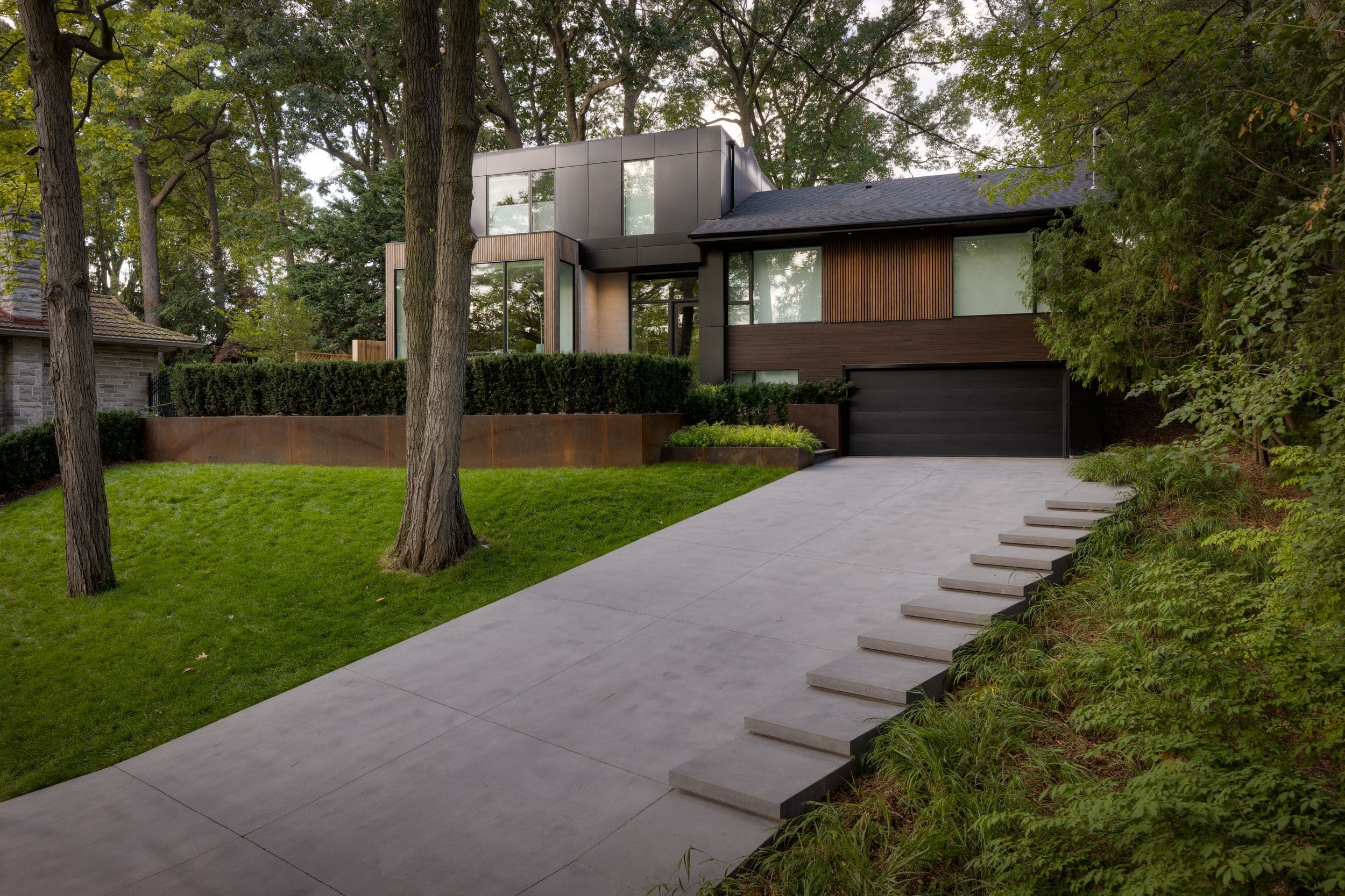 30 Edenbrook Hill, Toronto W08, ON M9A 3Z6