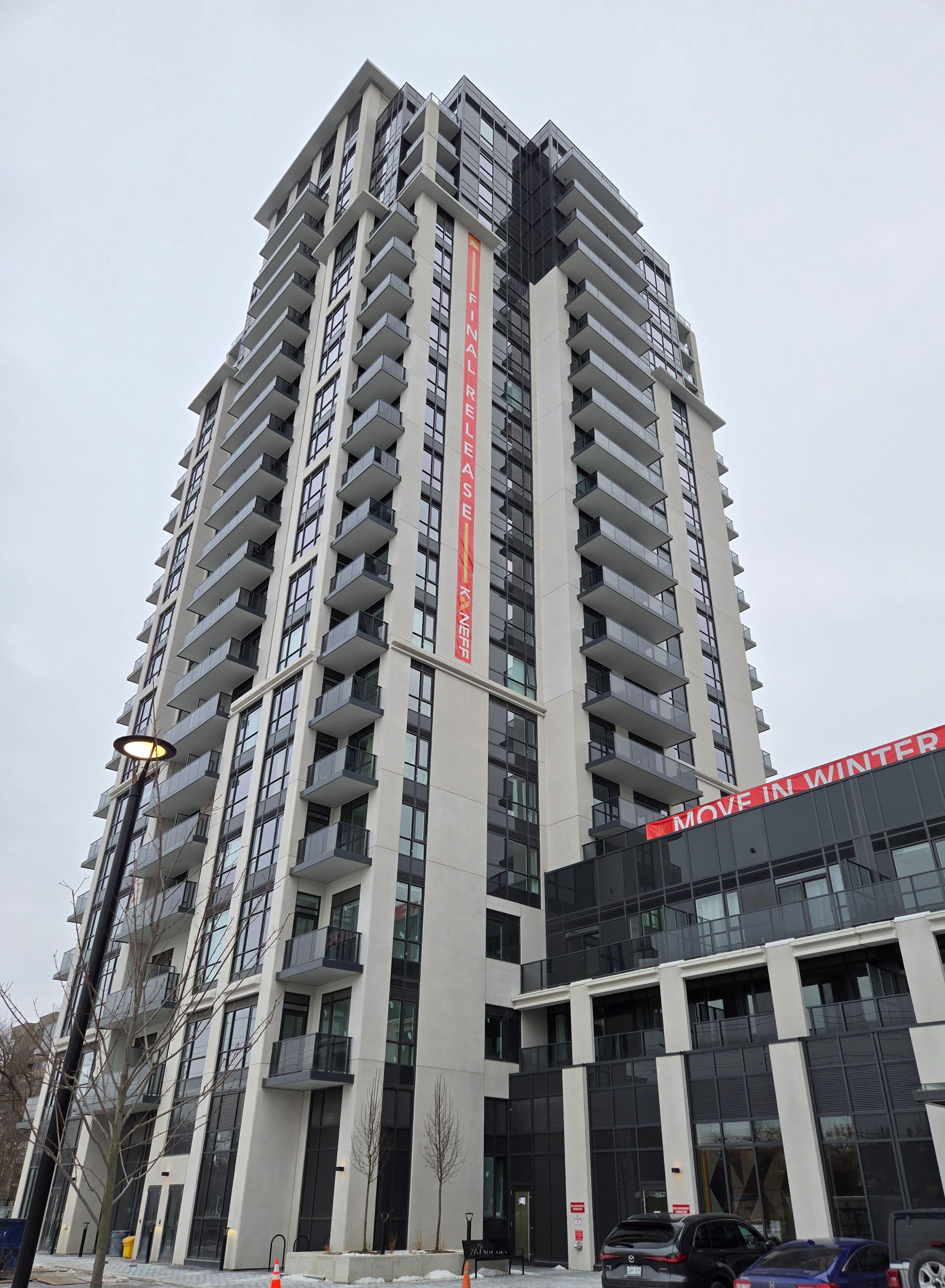 204 Burnhamthorpe Road E 312, Mississauga, ON L5A 0B3