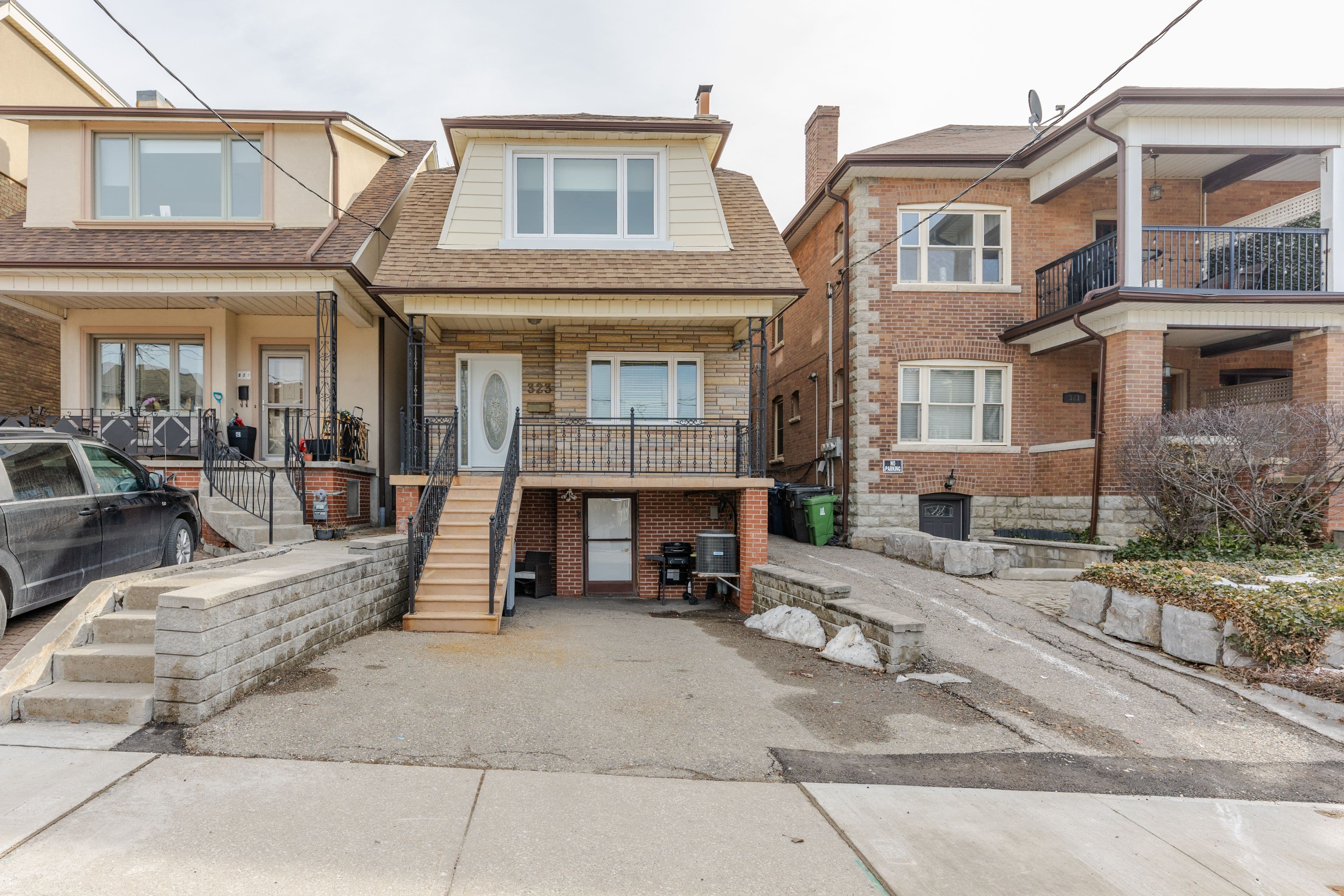 323 Lauder Avenue, Toronto C03, ON M6E 3H7