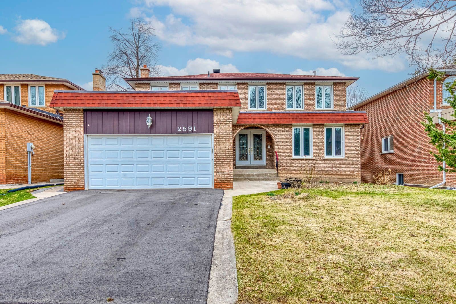2591 Robin Drive, Mississauga, ON L5K 2G2