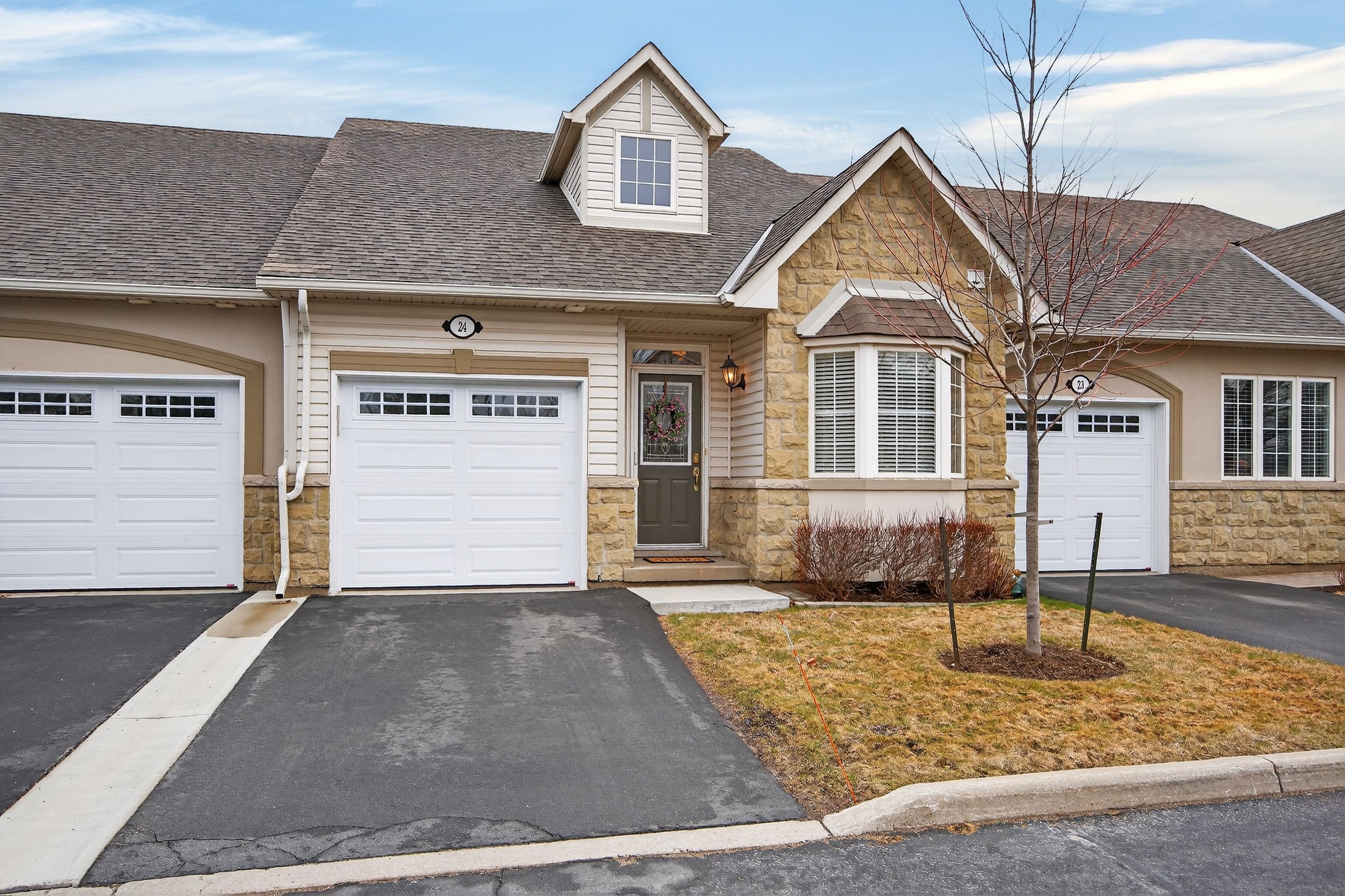 212 Stonehenge Drive 24, Hamilton, ON L9K 1N5