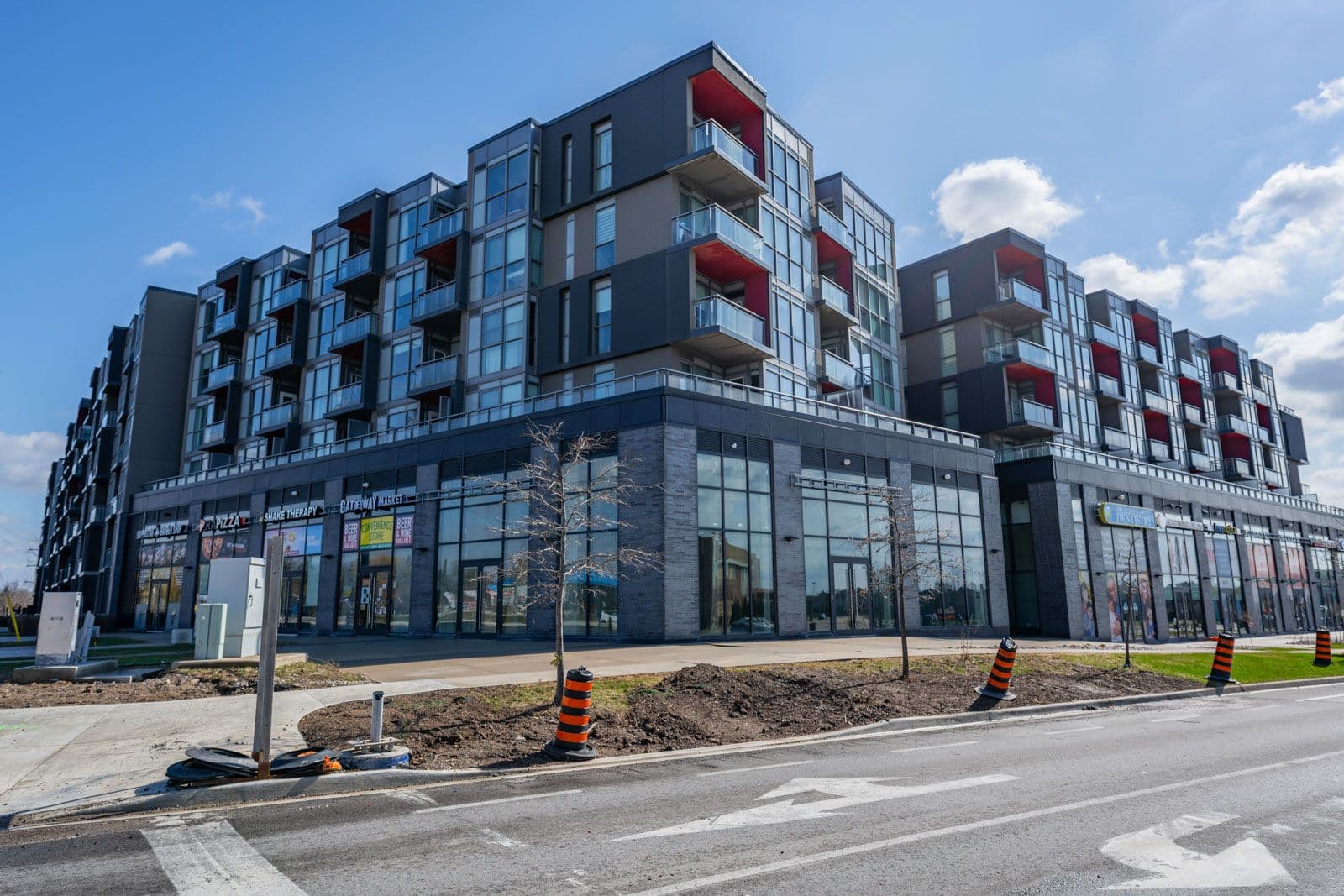 5220 Dundas Street 516, Burlington, ON L7L 0J4