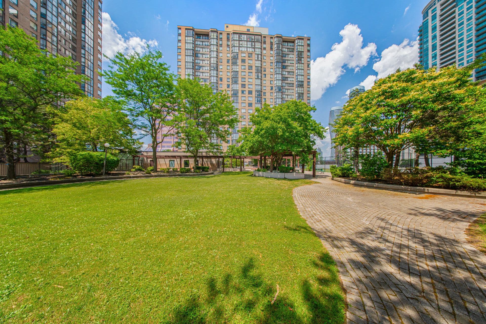 265 Enfield Place 1501, Mississauga, ON L5B 3Y7