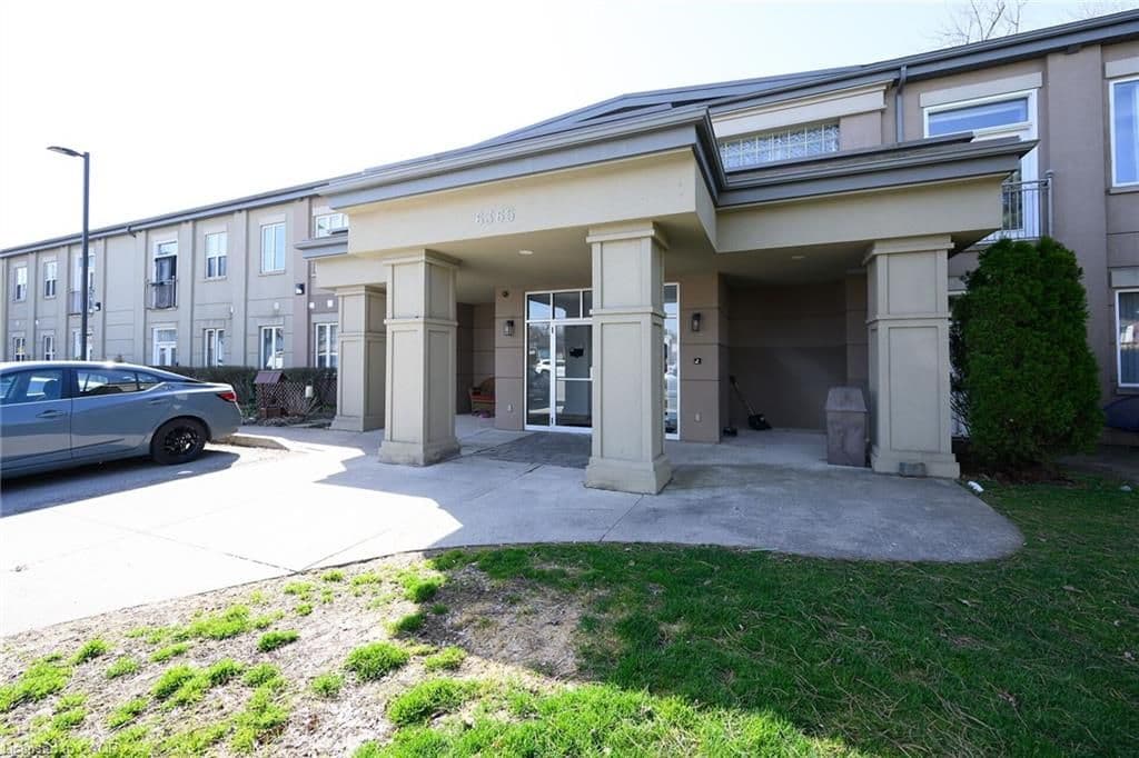6365 Drummond Road 105, Niagara Falls, ON L2G 4N1