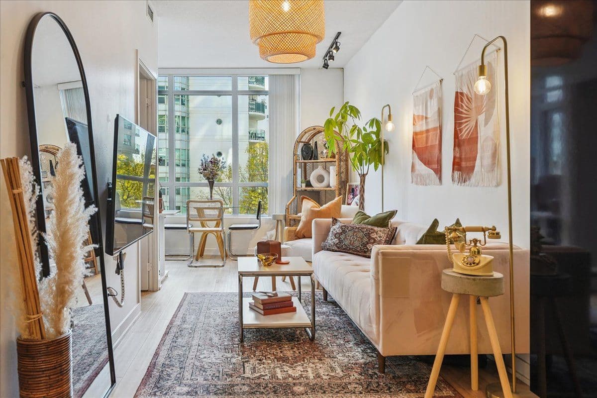 38 Dan Leckie Way 515, Toronto C01, ON M5V 2V6