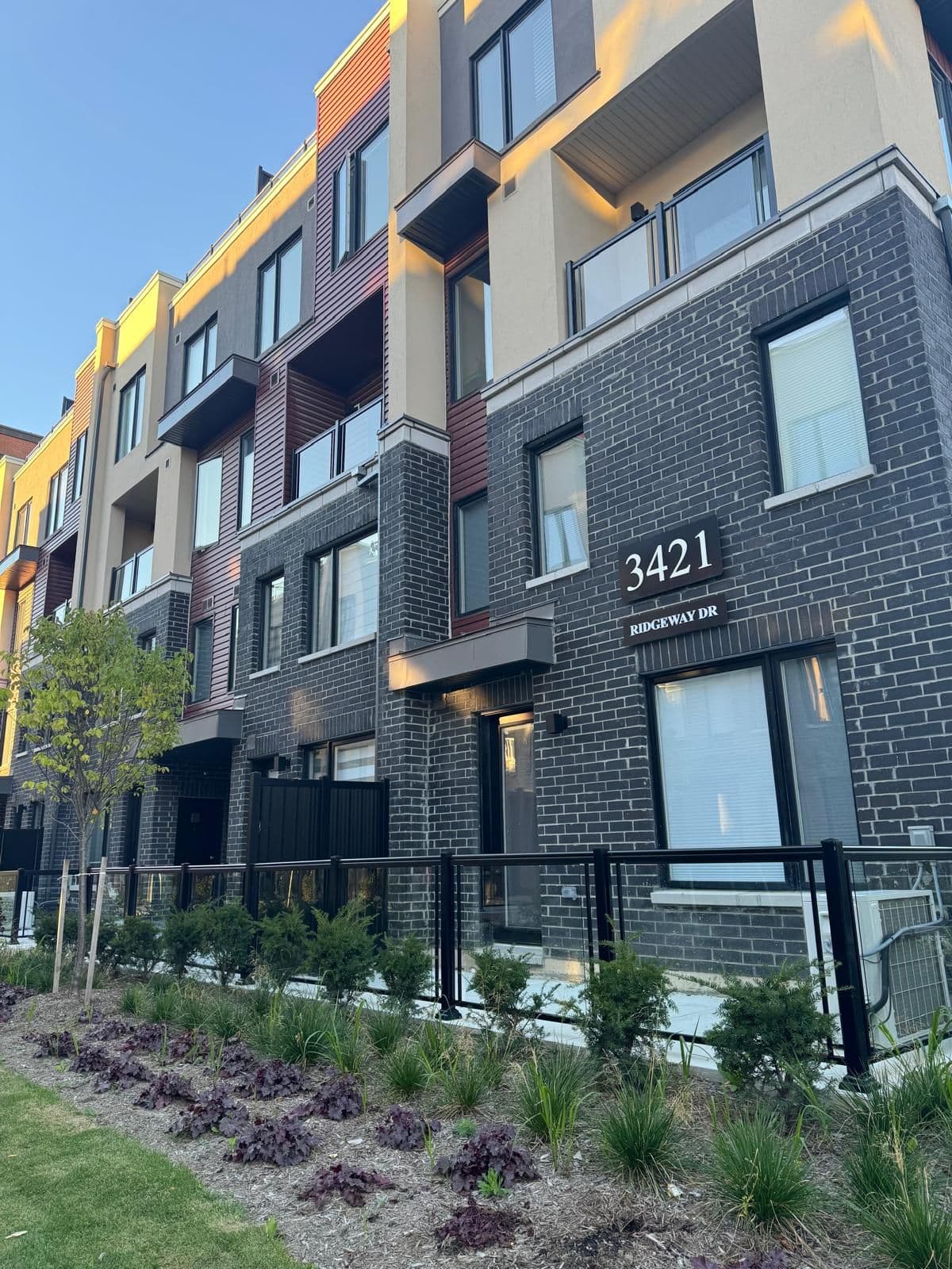 3421 Ridgeway Drive 11, Mississauga, ON L5L 5T3