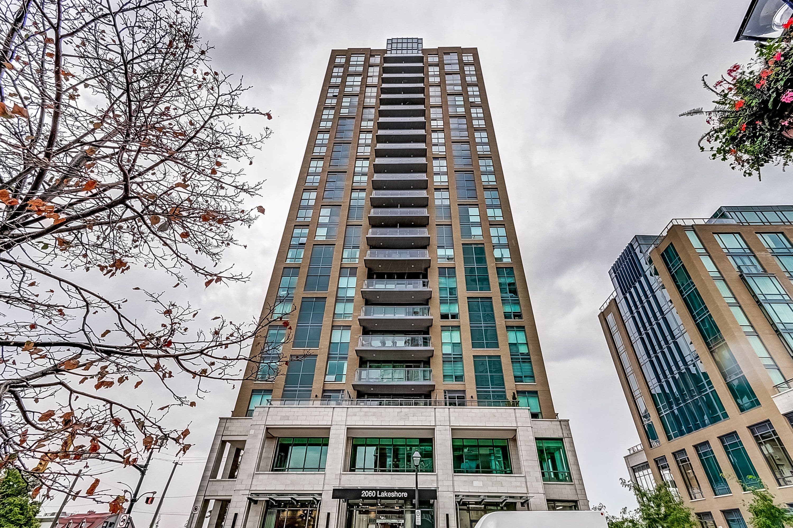 2060 Lakeshore Road 305, Burlington, ON L7R 0G2