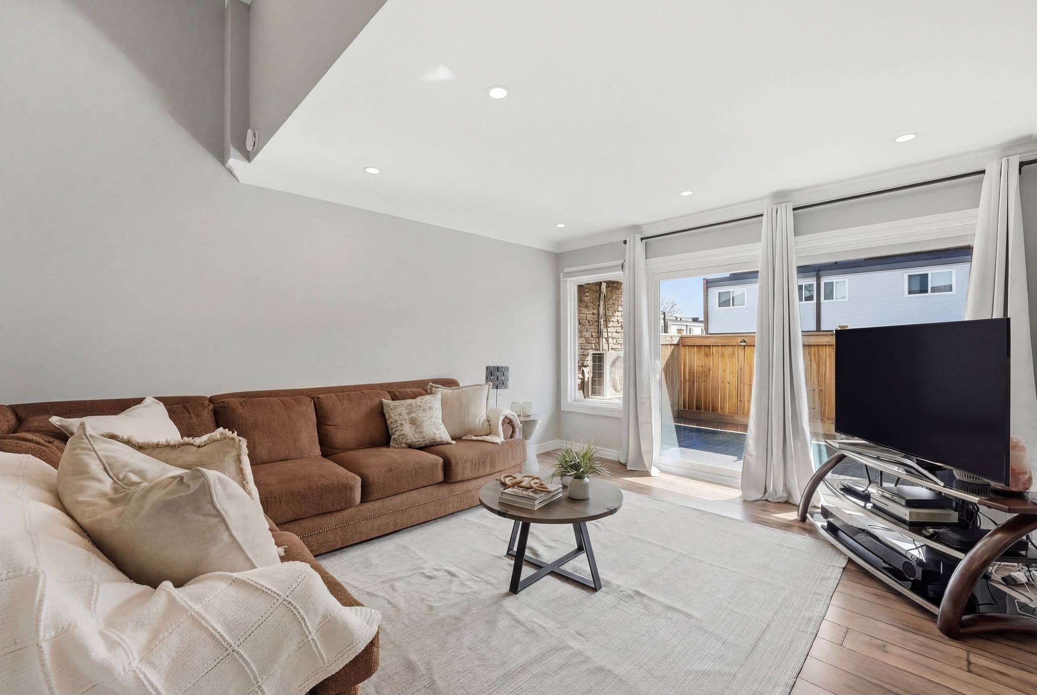 155 Milestone Crescent 28, Aurora, ON L4G 3M2