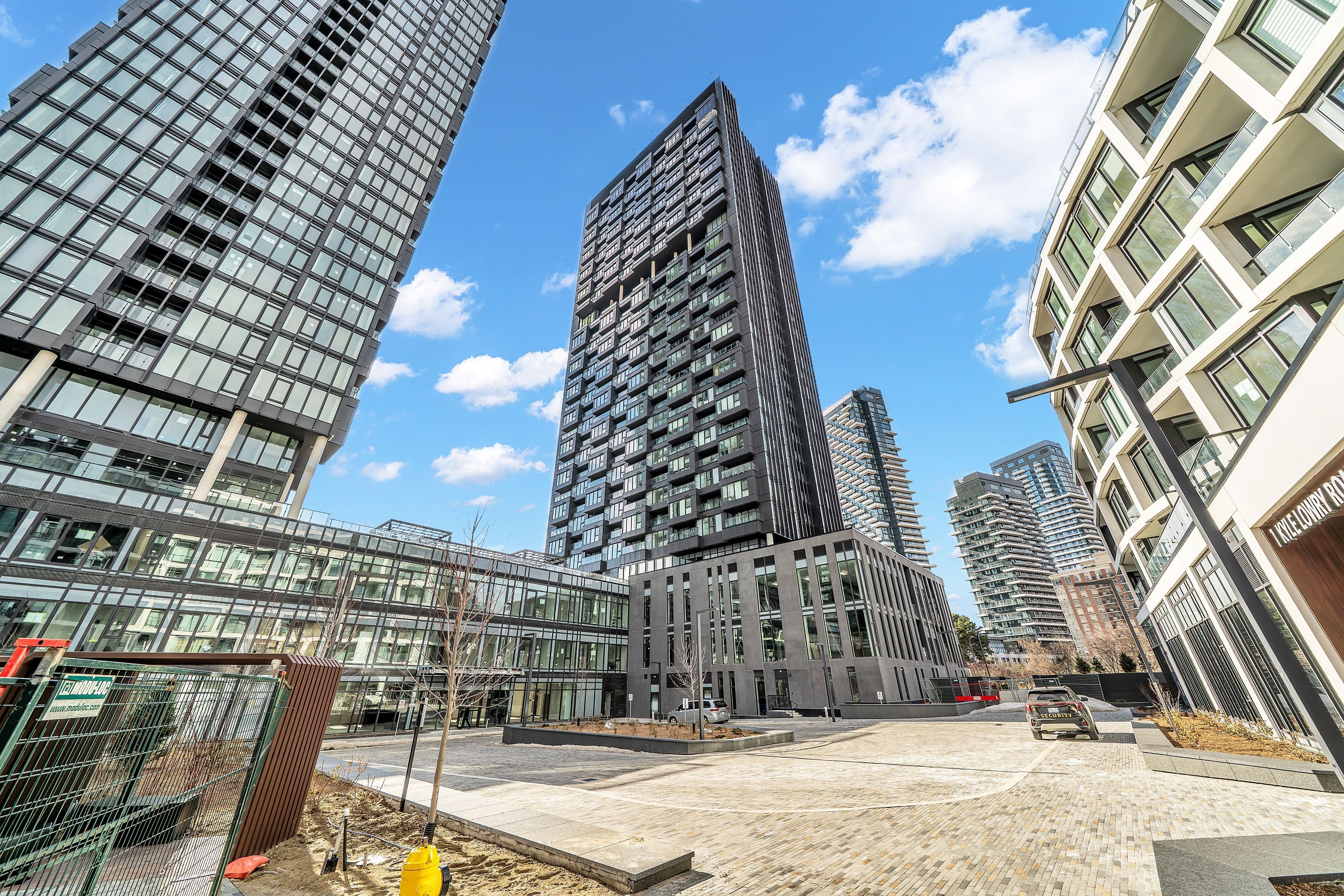 1 Quarrington Lane 2401, Toronto C13, ON M3C 0S4