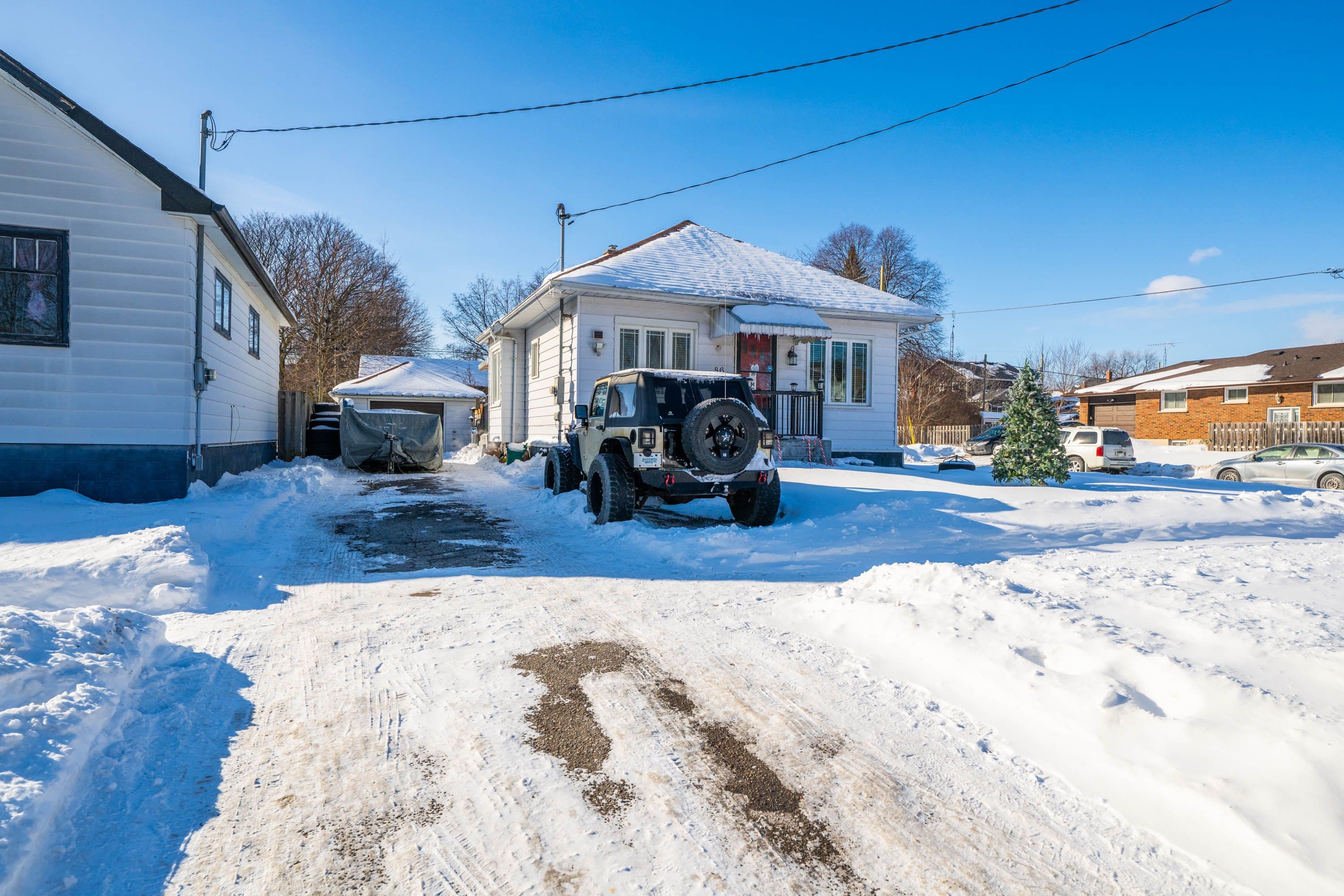 86 Gibbons Street, Oshawa, ON L1J 4X9