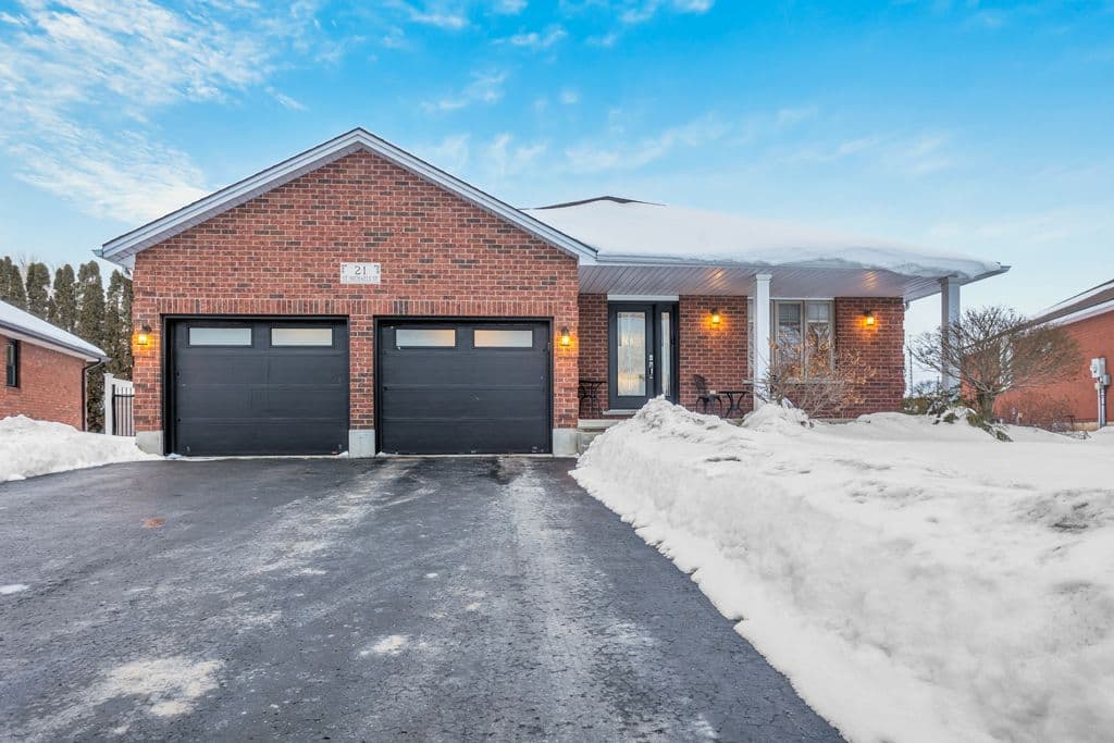 21 St Michaels Street, Norfolk, ON N4B 3C8