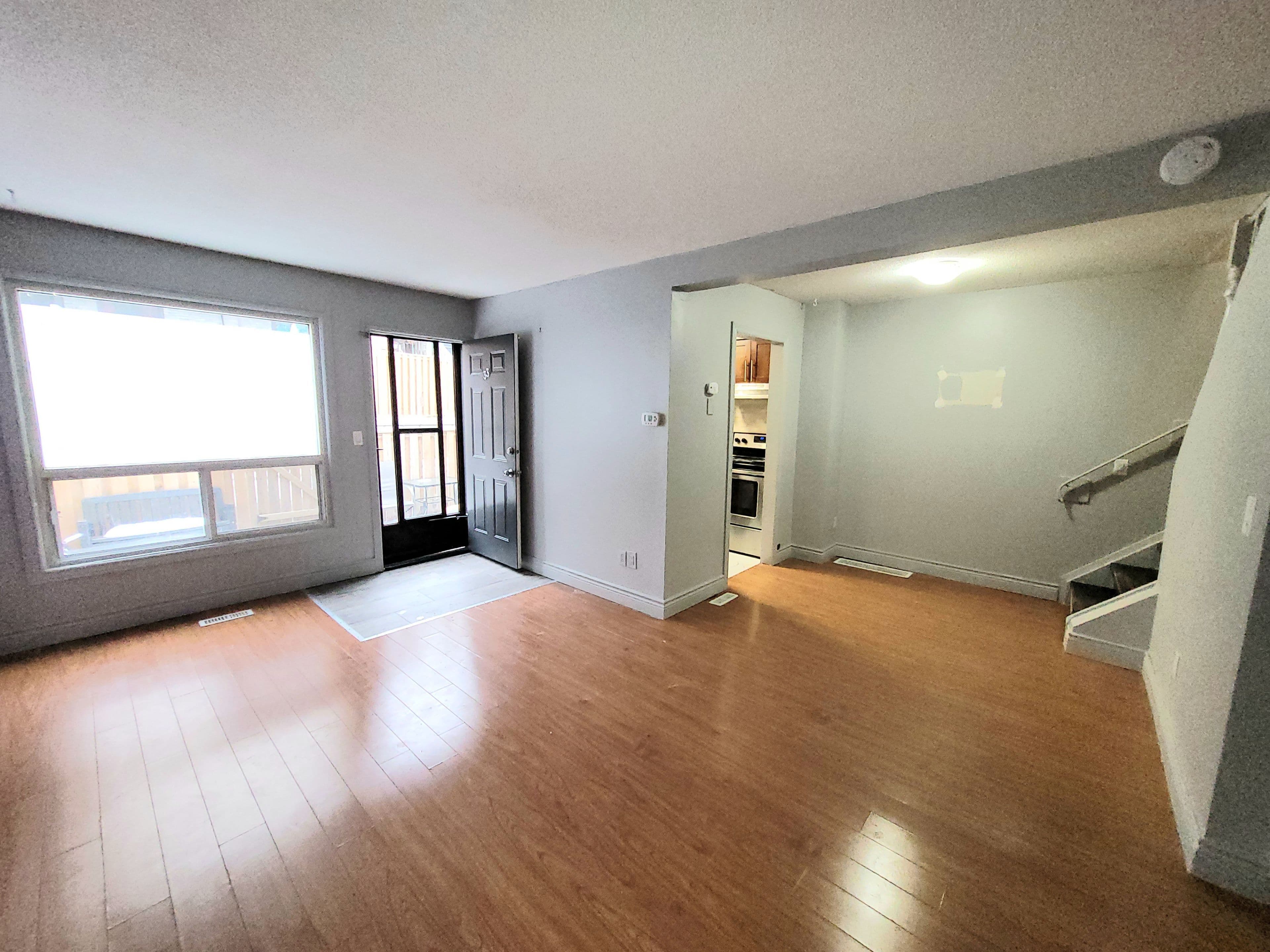 477 Dean Avenue 33, Oshawa, ON L1H 3E4