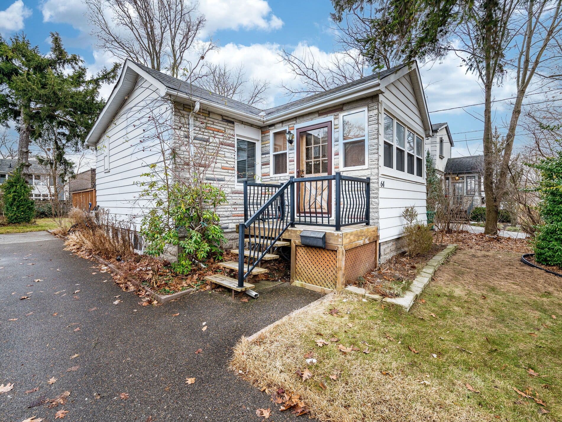 64 Eaglewood Boulevard, Mississauga, ON L5G 1V4