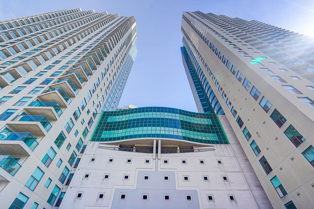 99 Harbour Square 3108, Toronto C01, ON M5J 2H2