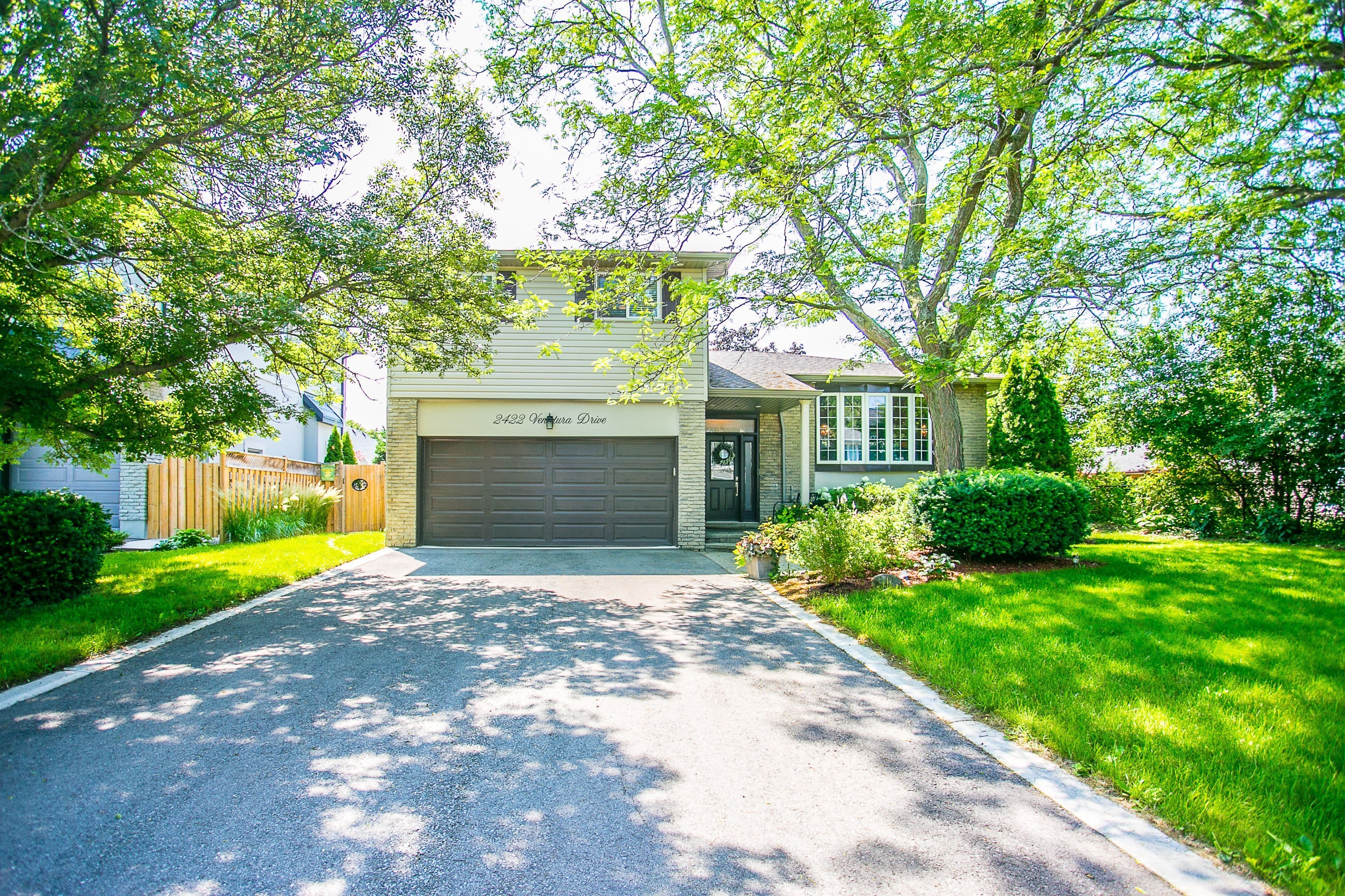 2422 Ventura Drive, Oakville, ON L6L 2H4