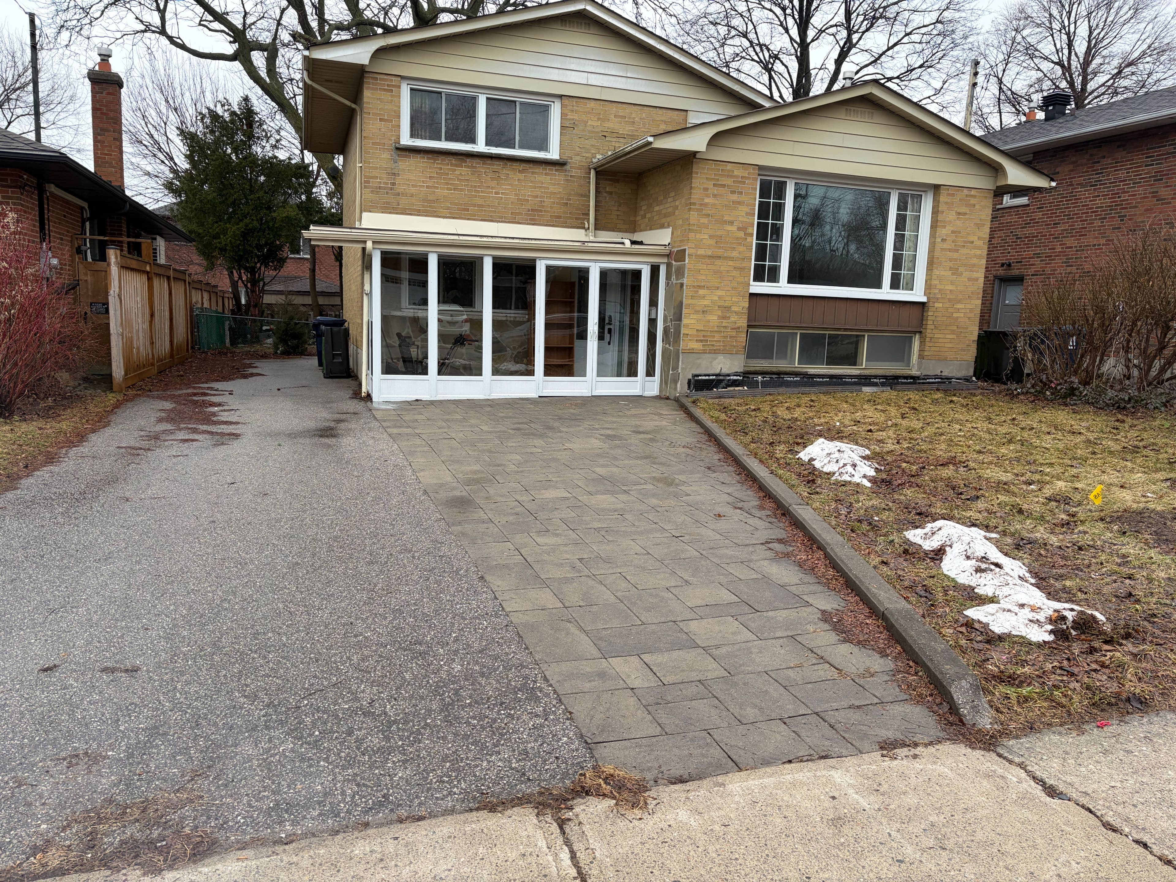 20 Shrewsbury Square, Toronto E05, ON M1T 1L2