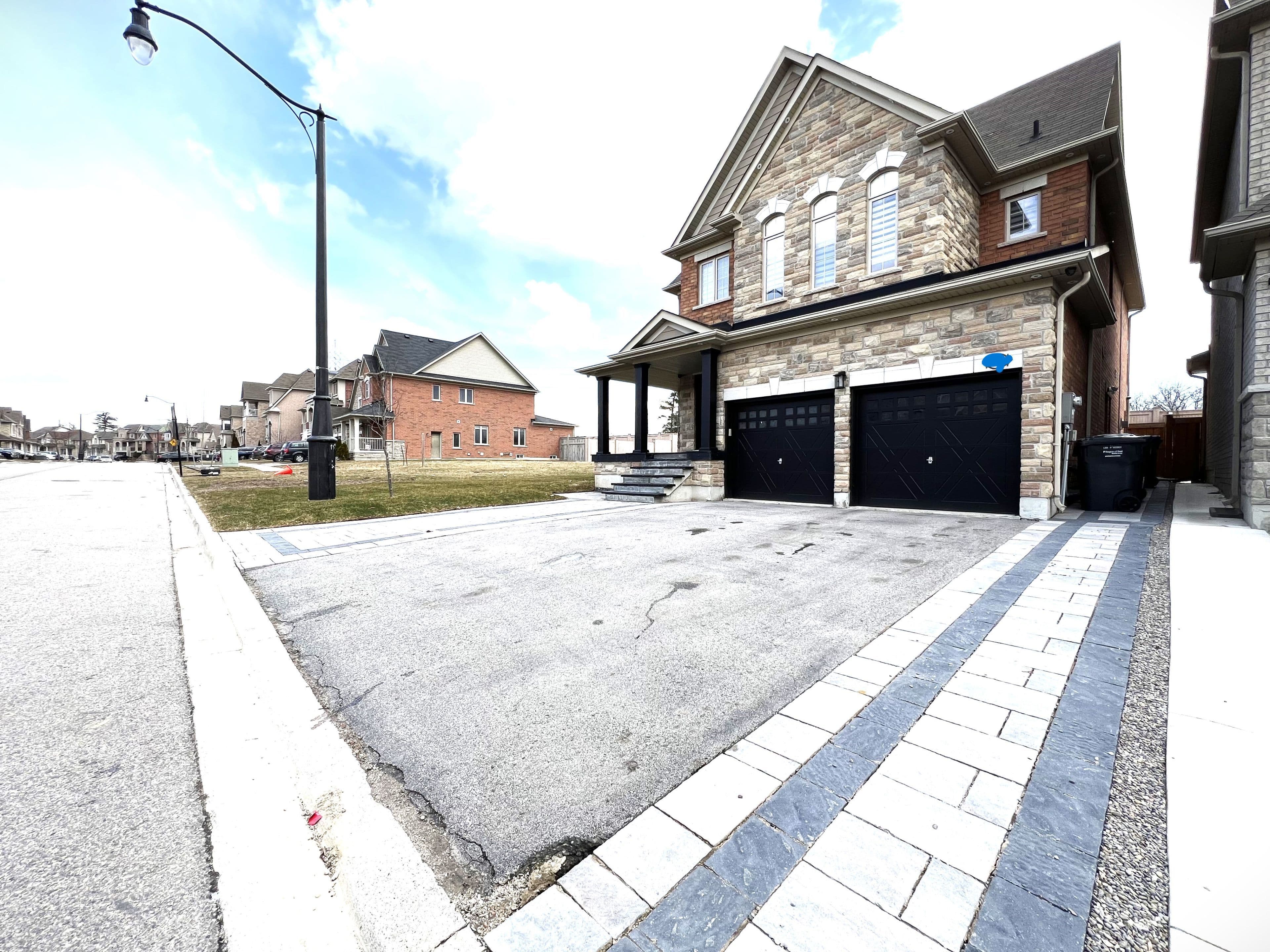 116 Leadership Drive, Brampton, ON L6Y 5T4