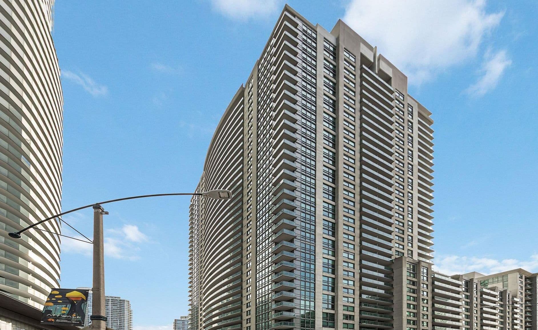 19 Grand Trunk Crescent 2915, Toronto C01, ON M5J 3A4