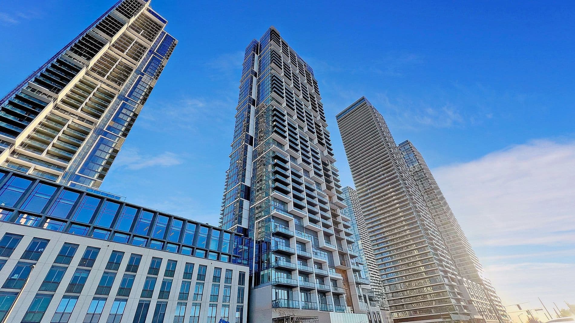 1000 Portage Parkway 1712, Vaughan, ON L4K 0L1