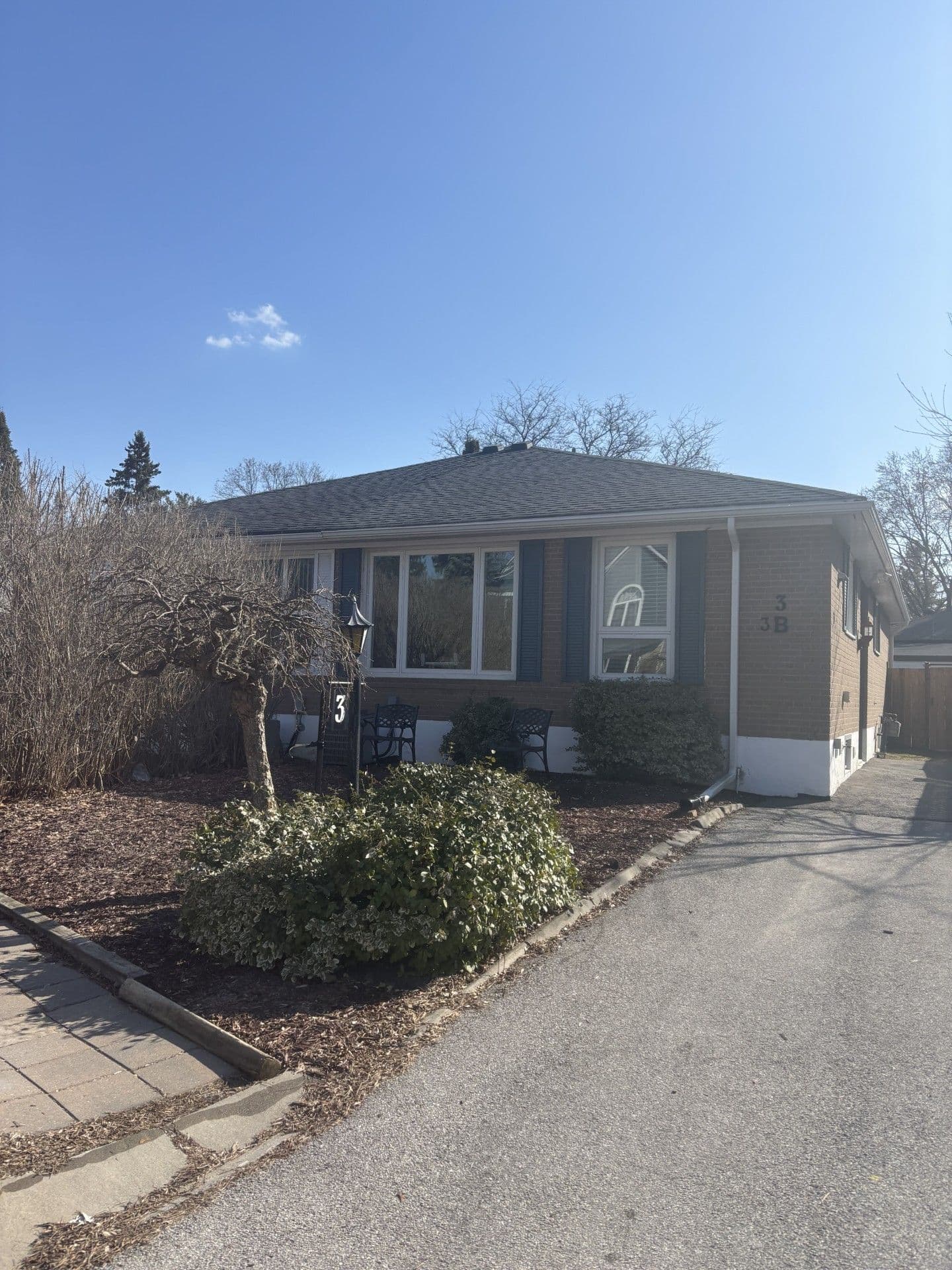 3 Huron Court Bsmt, Aurora, ON L4G 2X7