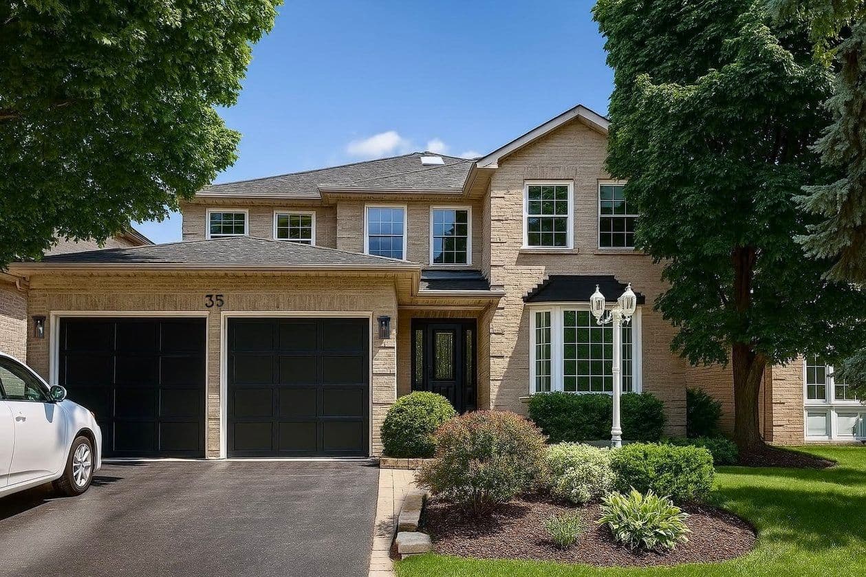 35 Chipperfield Crescent, Whitby, ON L1R 1P1