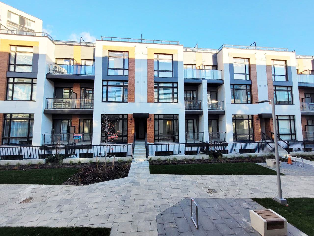 2 Steckley House Lane 911, Richmond Hill, ON L4S 0N4