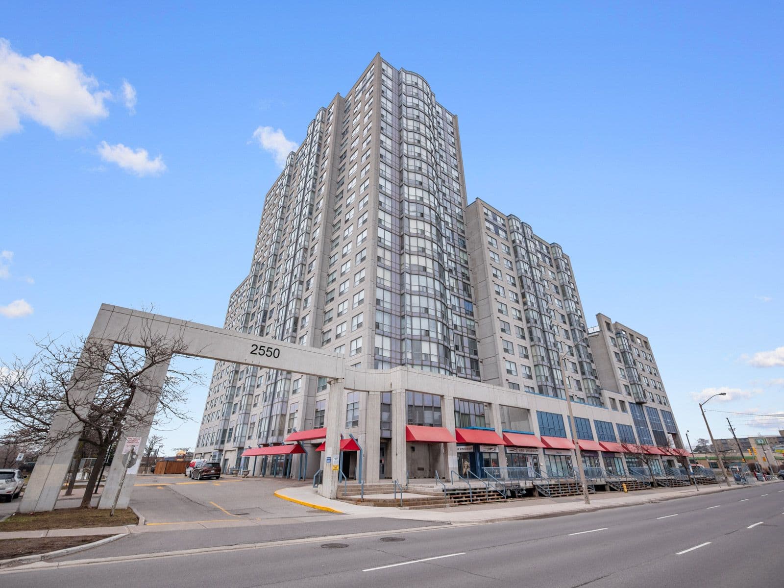 2550 Lawrence Avenue E 1404, Toronto E04, ON M1P 4Z3