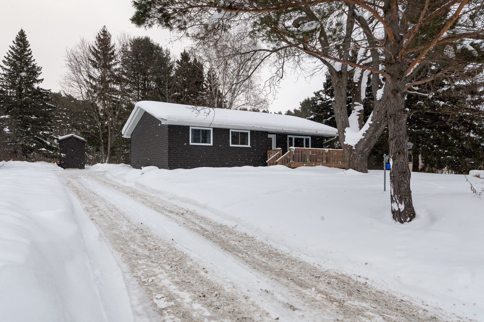 17 Gullins Road, Huntsville, ON P1H 1M6