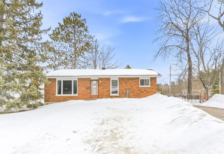 114 Hemlock Street, Petawawa, ON K8H 3C2