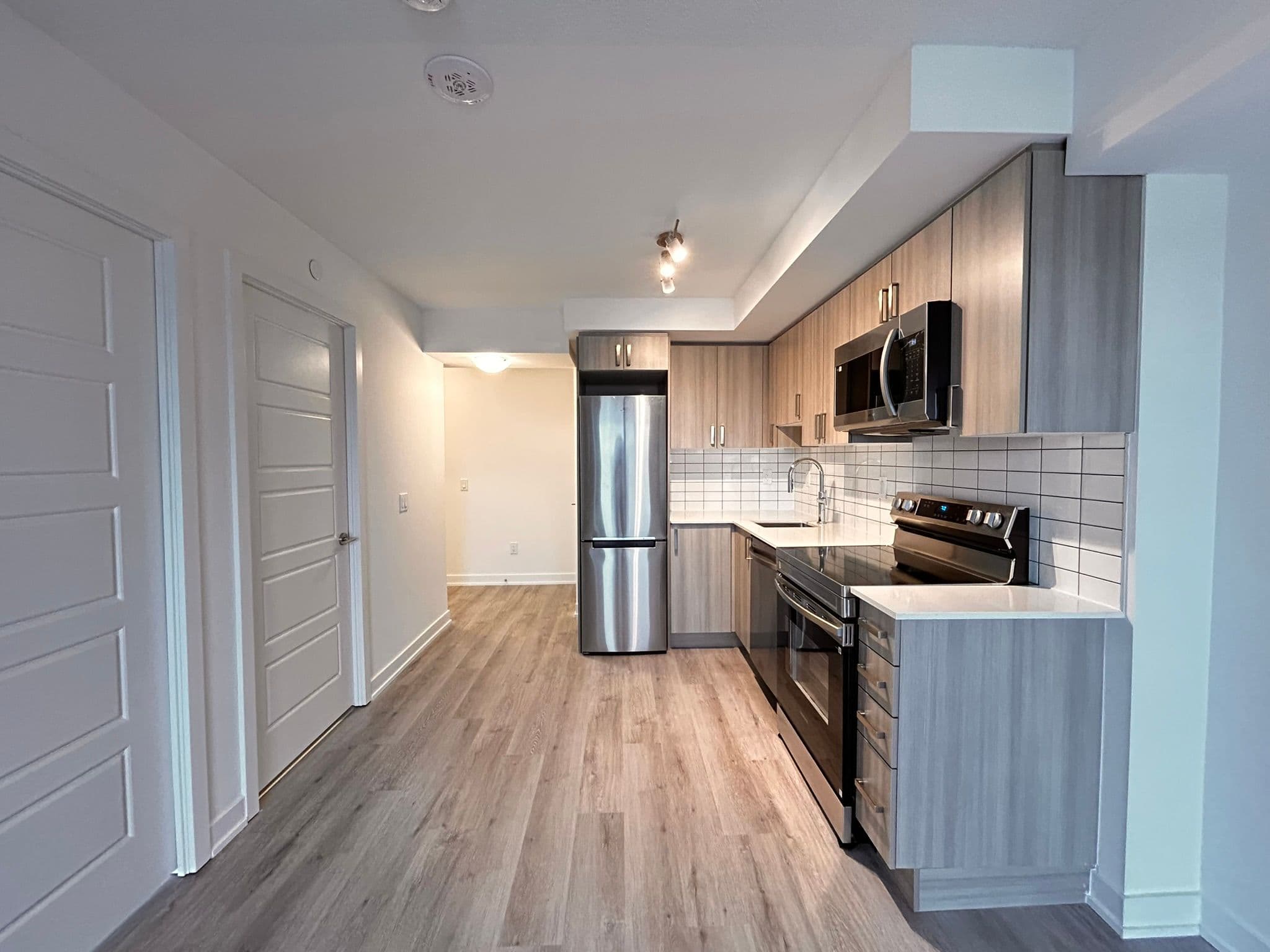 1010 Sandy Beach Road 601, Pickering, ON L1W 0C7