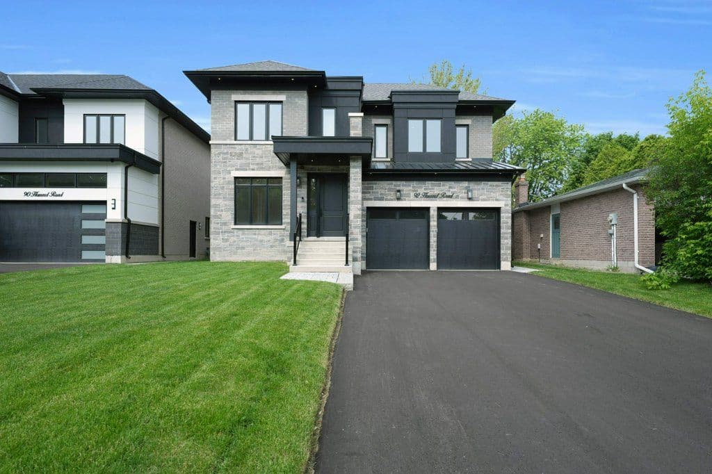 92 Howard Road, Newmarket, ON L3Y 3G7