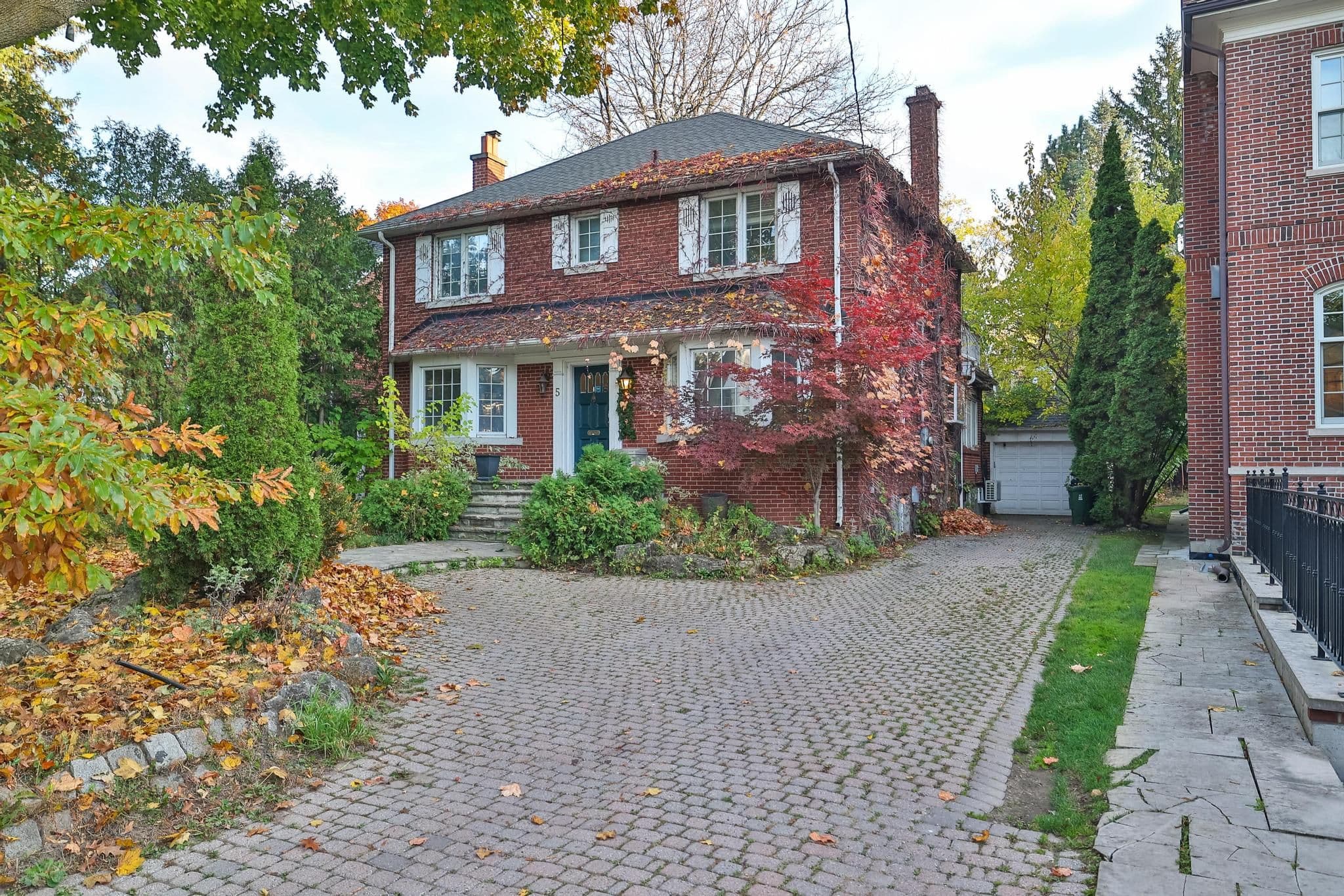 5 Apsley Road, Toronto C04, ON M5M 2X7