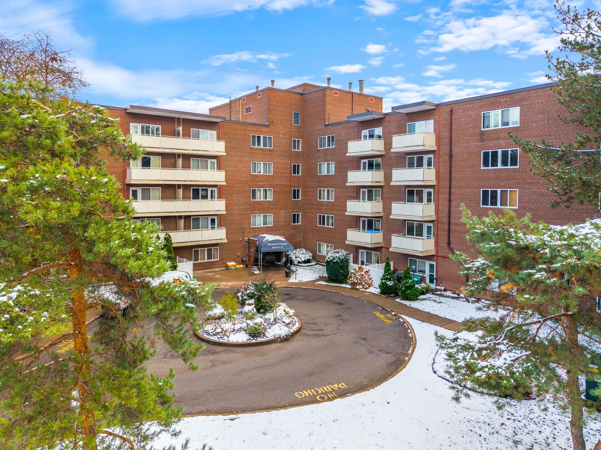 198 Scott Street 421, St. Catharines, ON L2N 5T3