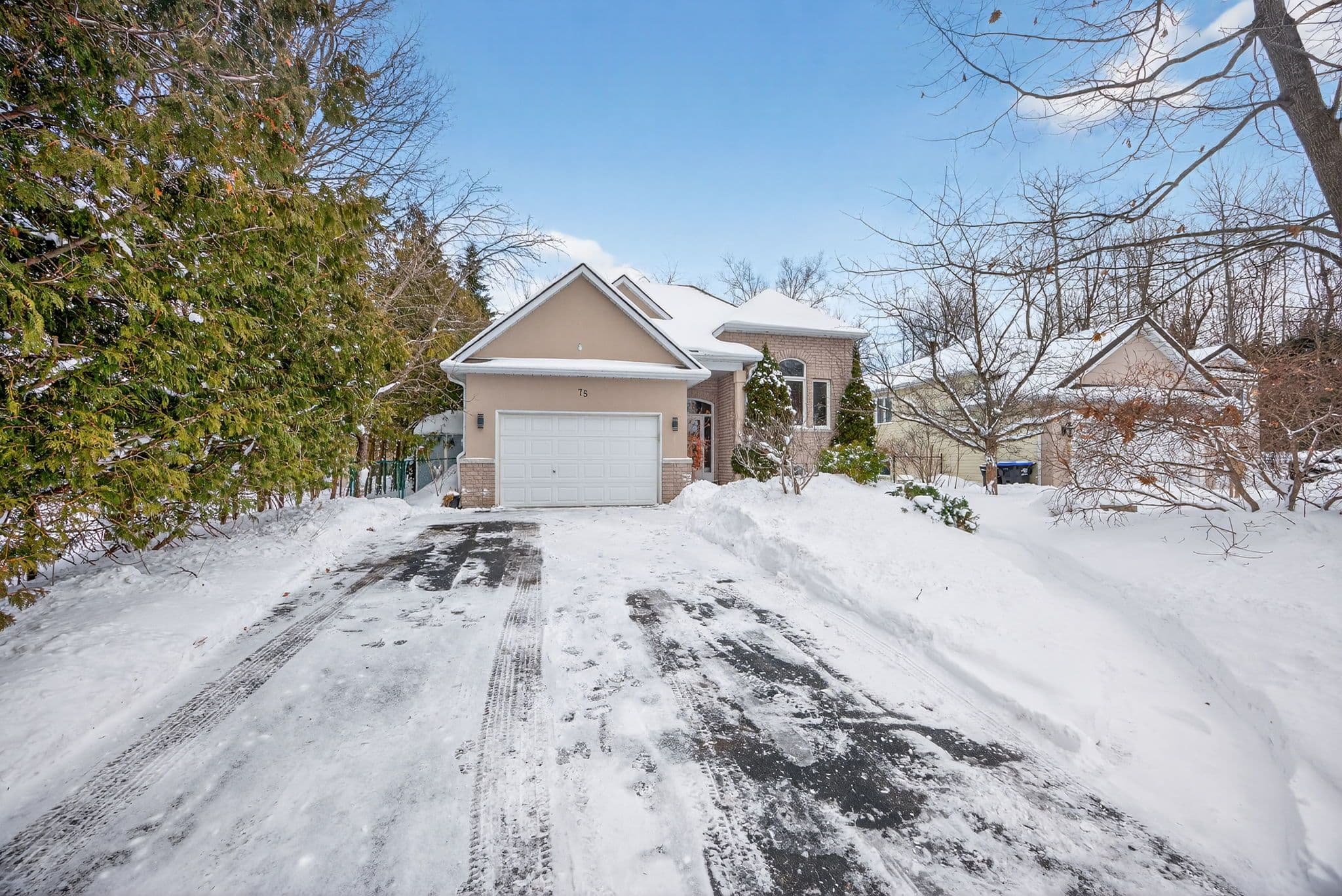 75 62nd Street S, Wasaga Beach, ON L9Z 1V5