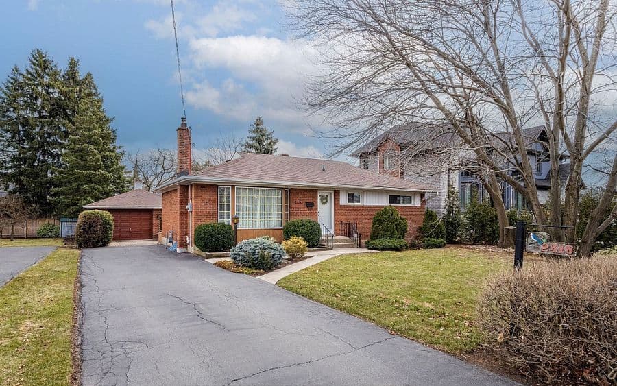2416 Rebecca Street, Oakville, ON L6L 2B2