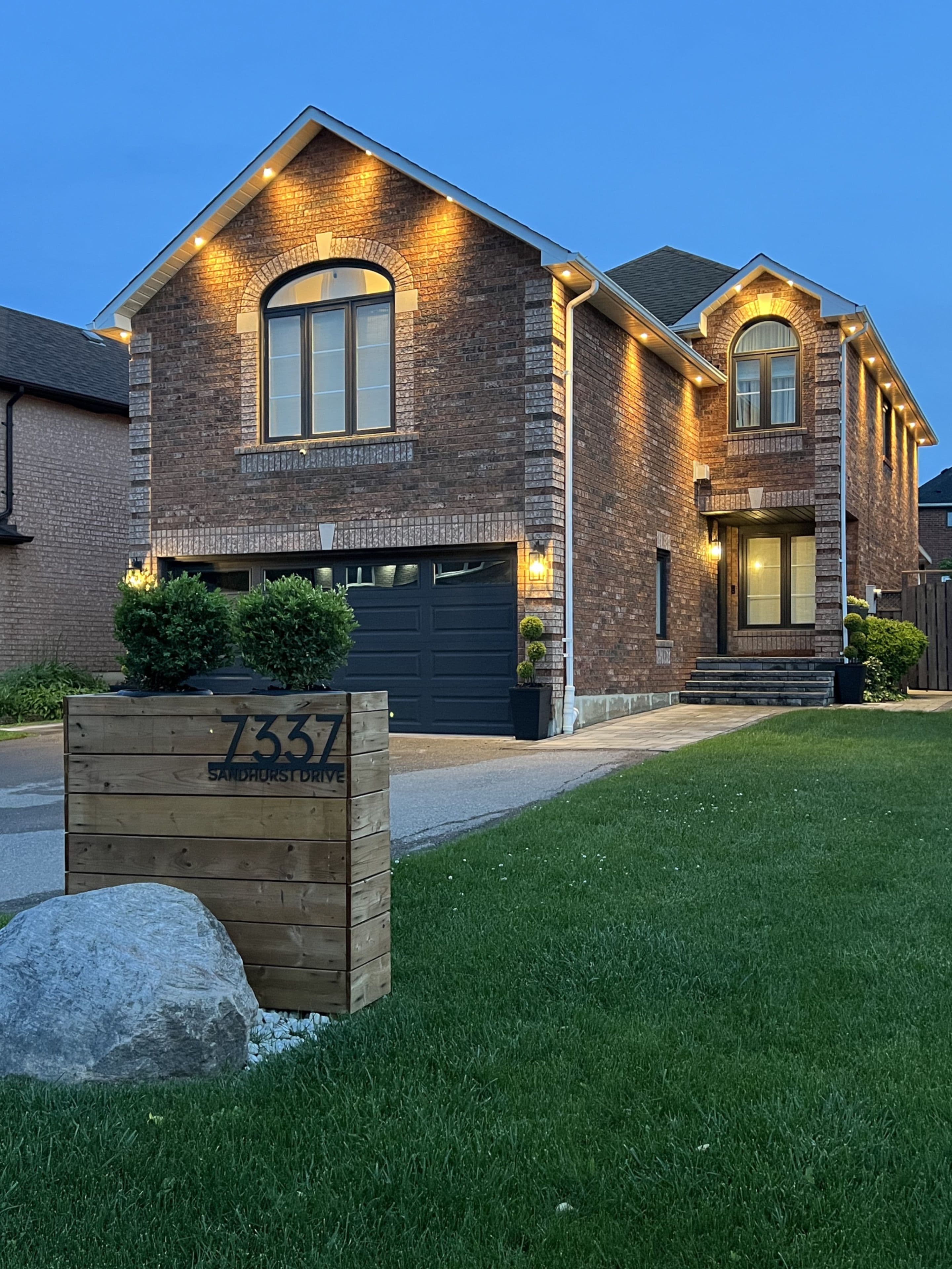 7337 Sandhurst Drive, Mississauga, ON L5N 7G7