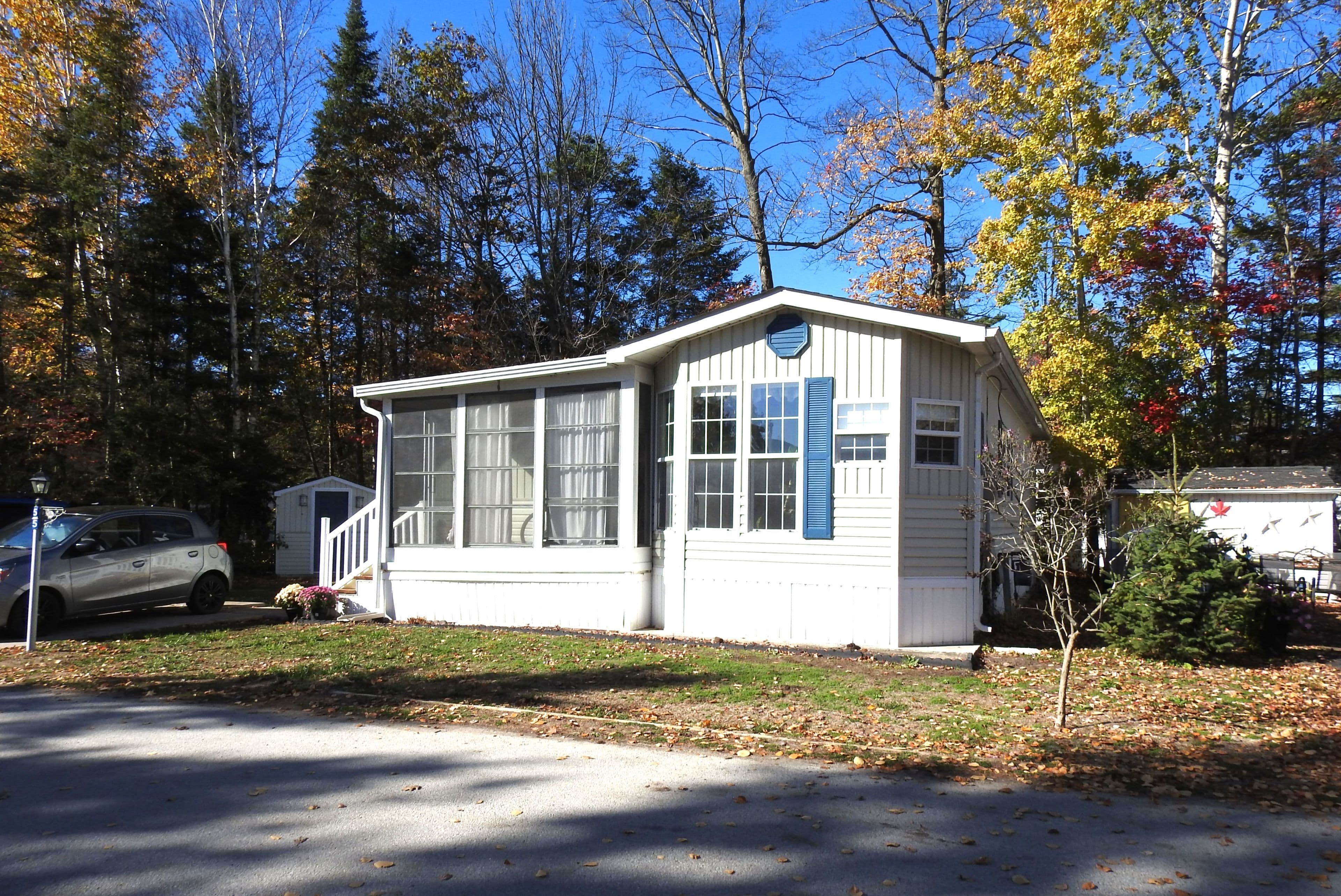 55 Topaz Street, Wasaga Beach, ON L9Z 1X7