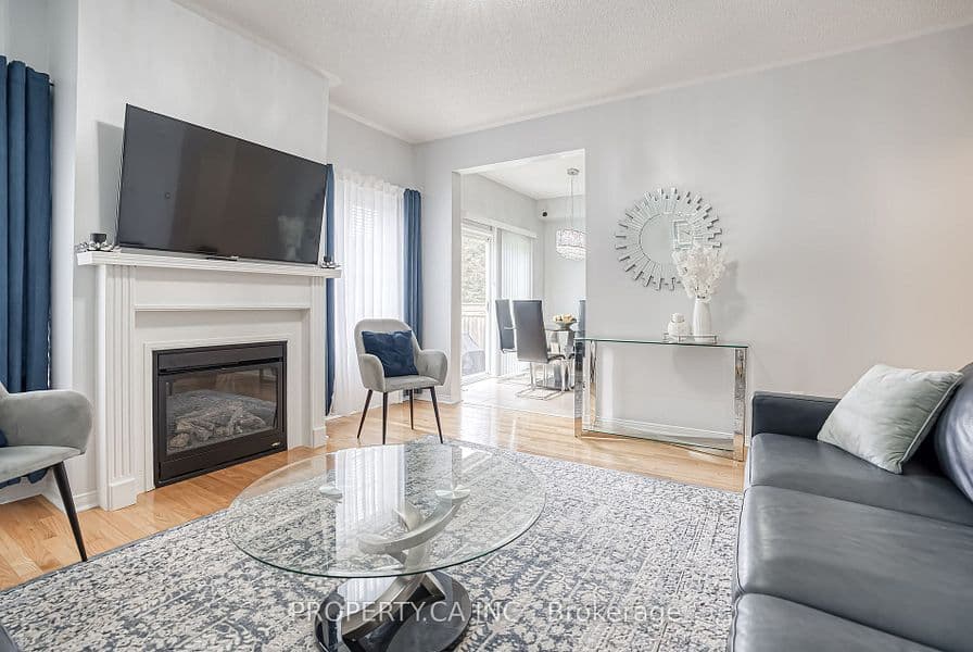 2 Horn Street, Whitchurch-Stouffville, ON L4A 0X9