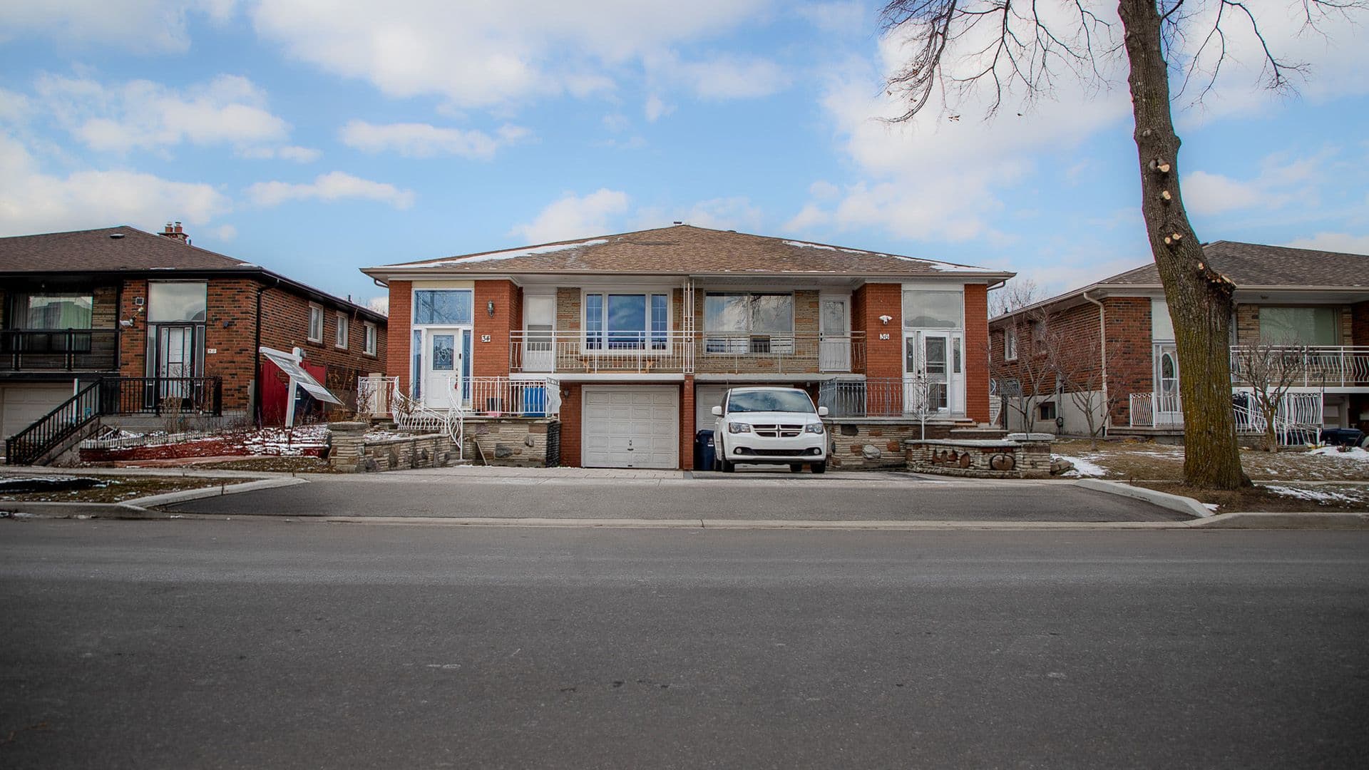 34 Petiole Road, Toronto W05, ON M3N 2B4