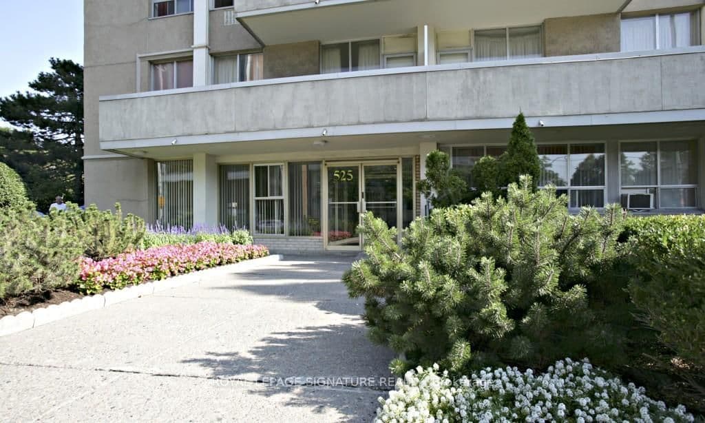 525 Eglinton Avenue E 203, Toronto C10, ON M4P 1N5