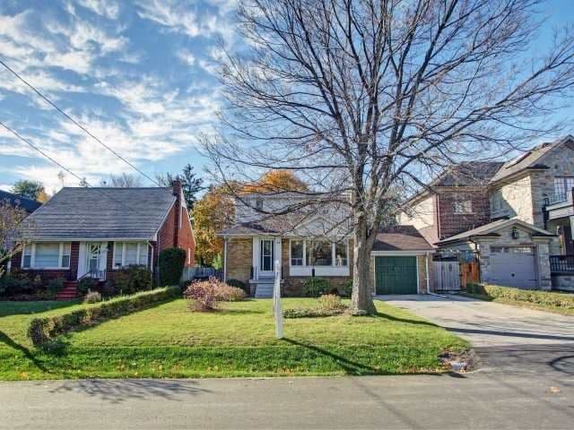 34 Agar Crescent, Toronto W08, ON M9B 5A6