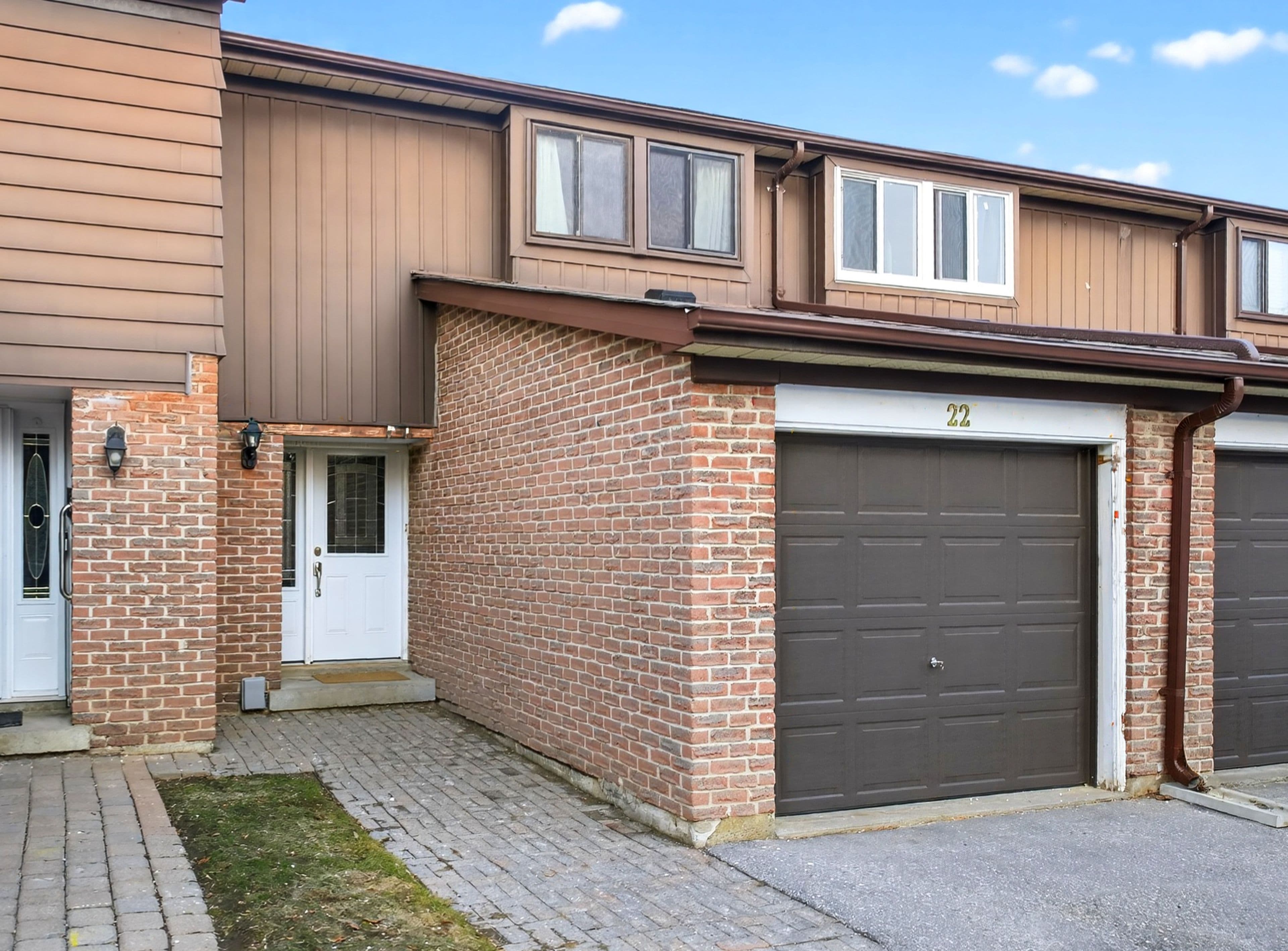 350 Camelot Court 22, Oshawa, ON L1G 6P7