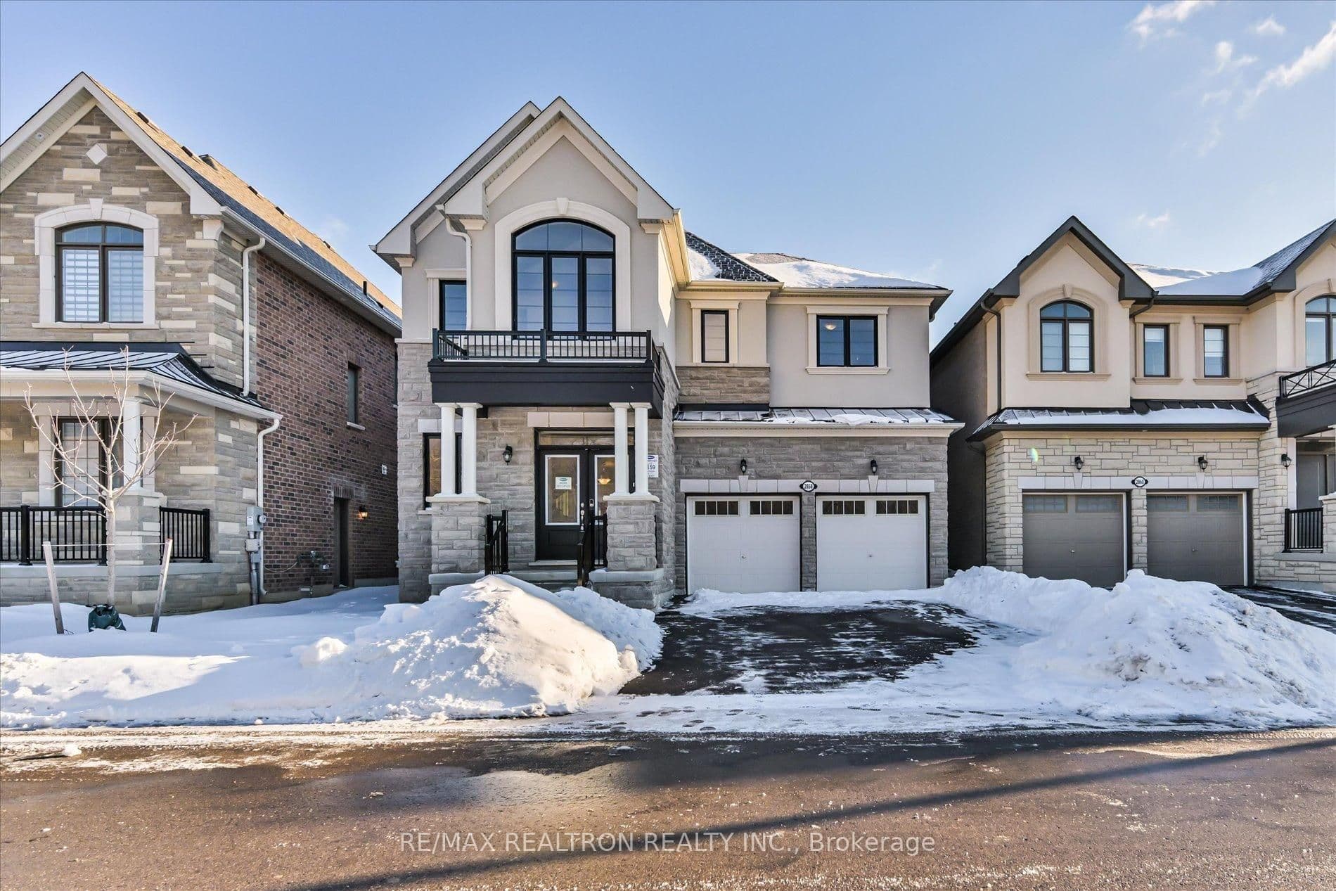 2858 Foxden Square, Pickering, ON L1X 0N9